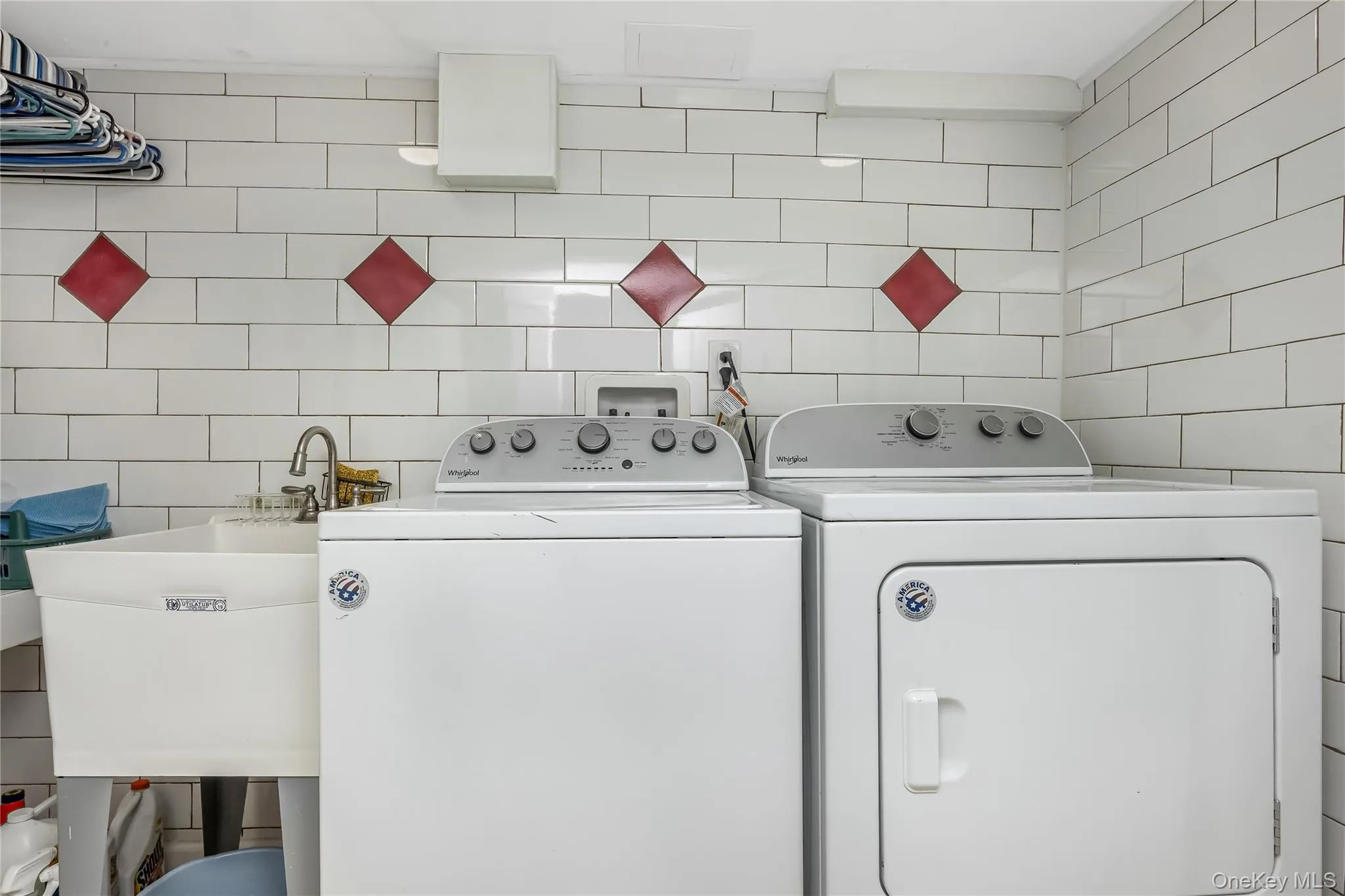 17316 Jewel Avenue, New York, NY, 3 Bedrooms Bedrooms, 6 Rooms Rooms,1 BathroomBathrooms,Residential,For Rent,Jewel,0,1021053 17316 Jewel Avenue, New York, NY, 3 Bedrooms Bedrooms, 6 Rooms Rooms,1 BathroomBathrooms,Residential,For Rent,Jewel,0,1021053