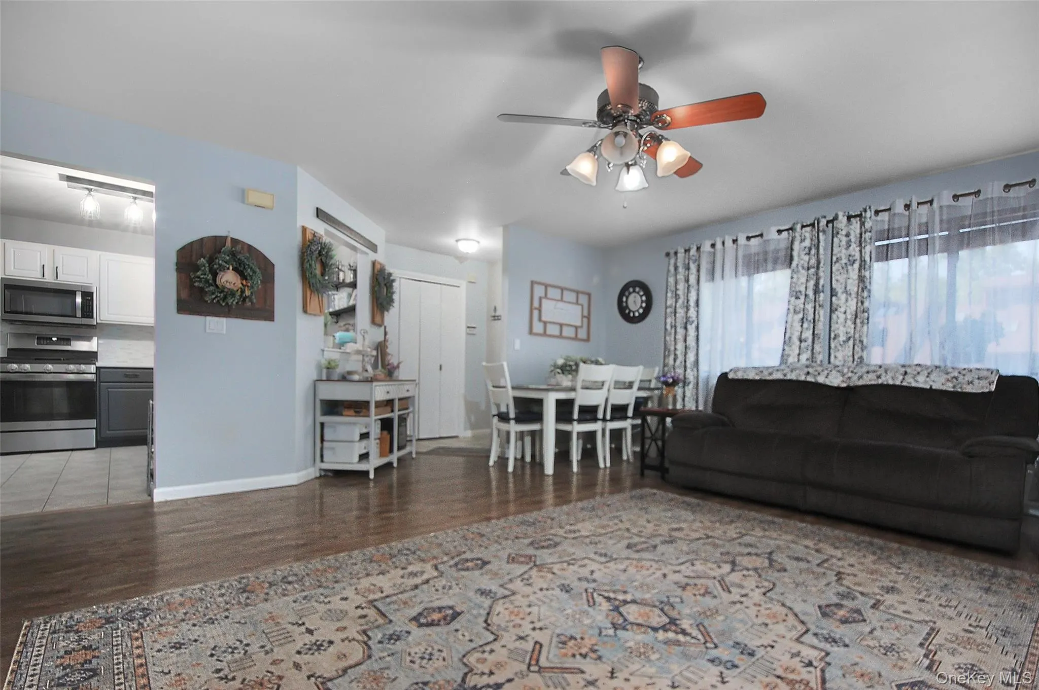 Spacious 1 Level Living Spacious 1 Level Living