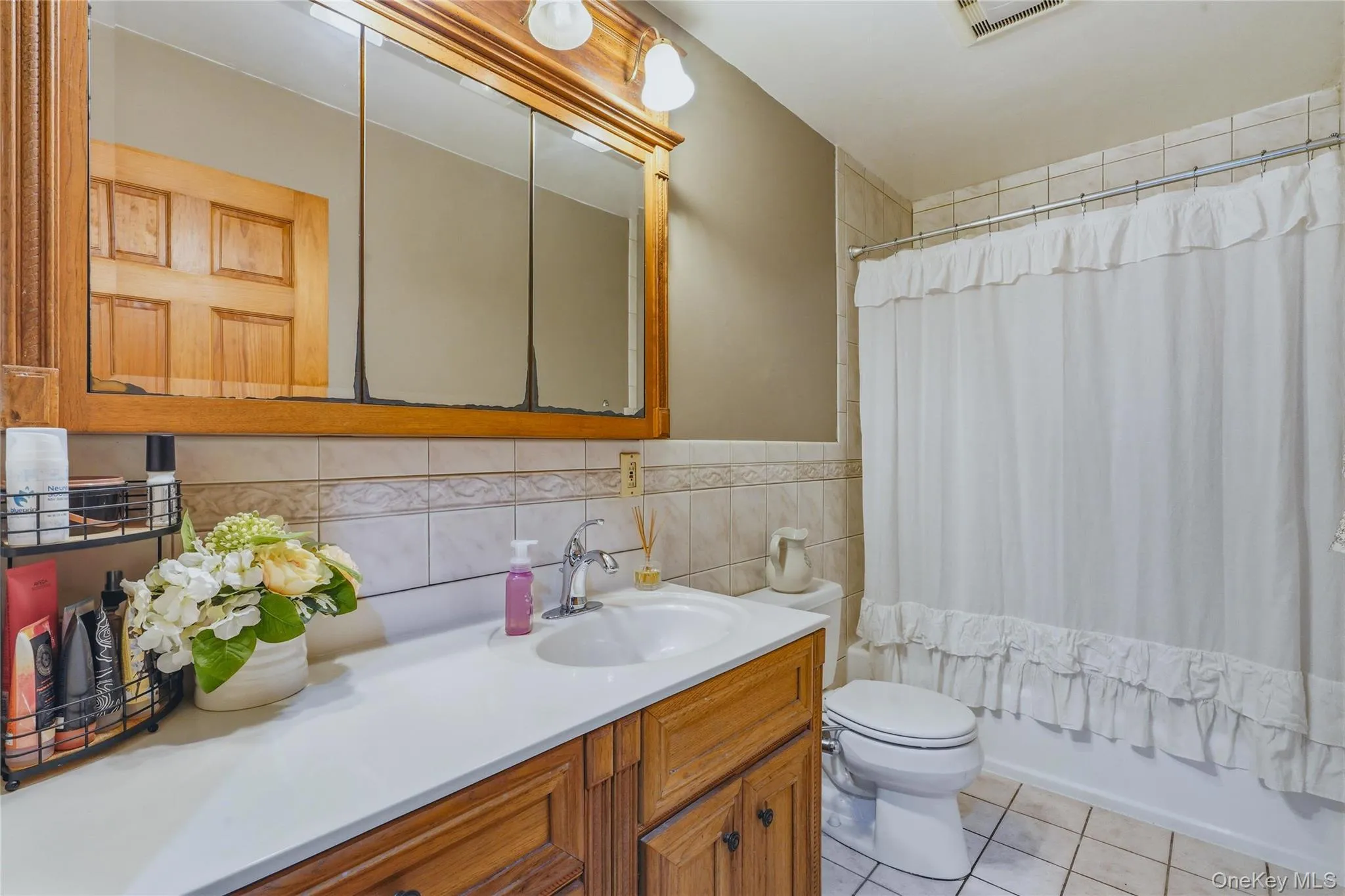 Second floor full bathroom Second floor full bathroom