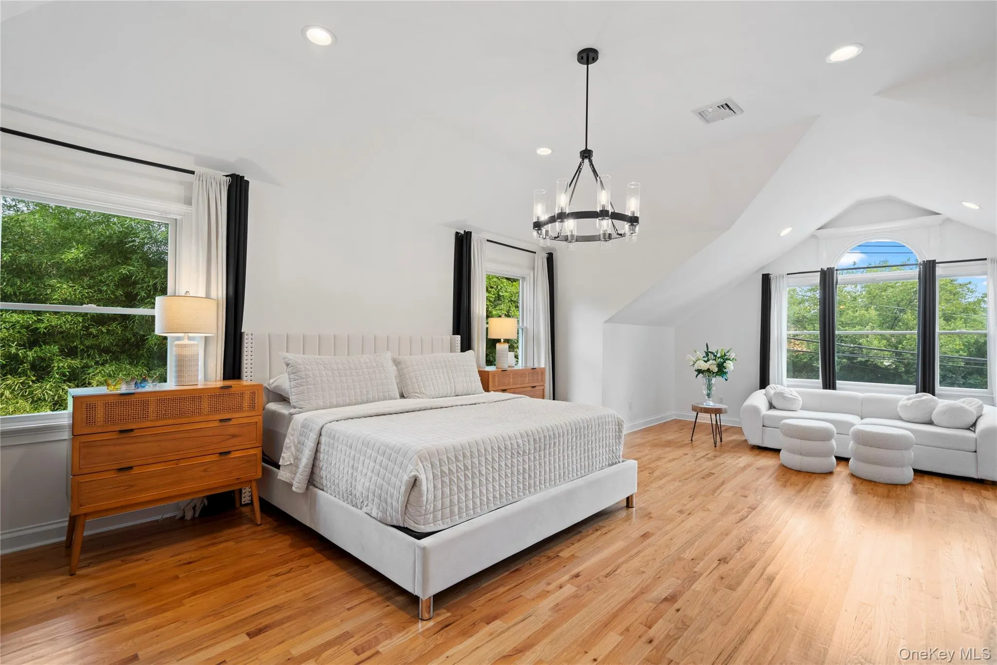 90 Meadow Glen Road, Smithtown, NY, 4 Bedrooms Bedrooms, 12 Rooms Rooms,3 BathroomsBathrooms,Residential,For Rent,Meadow Glen,0,1021060 90 Meadow Glen Road, Smithtown, NY, 4 Bedrooms Bedrooms, 12 Rooms Rooms,3 BathroomsBathrooms,Residential,For Rent,Meadow Glen,0,1021060