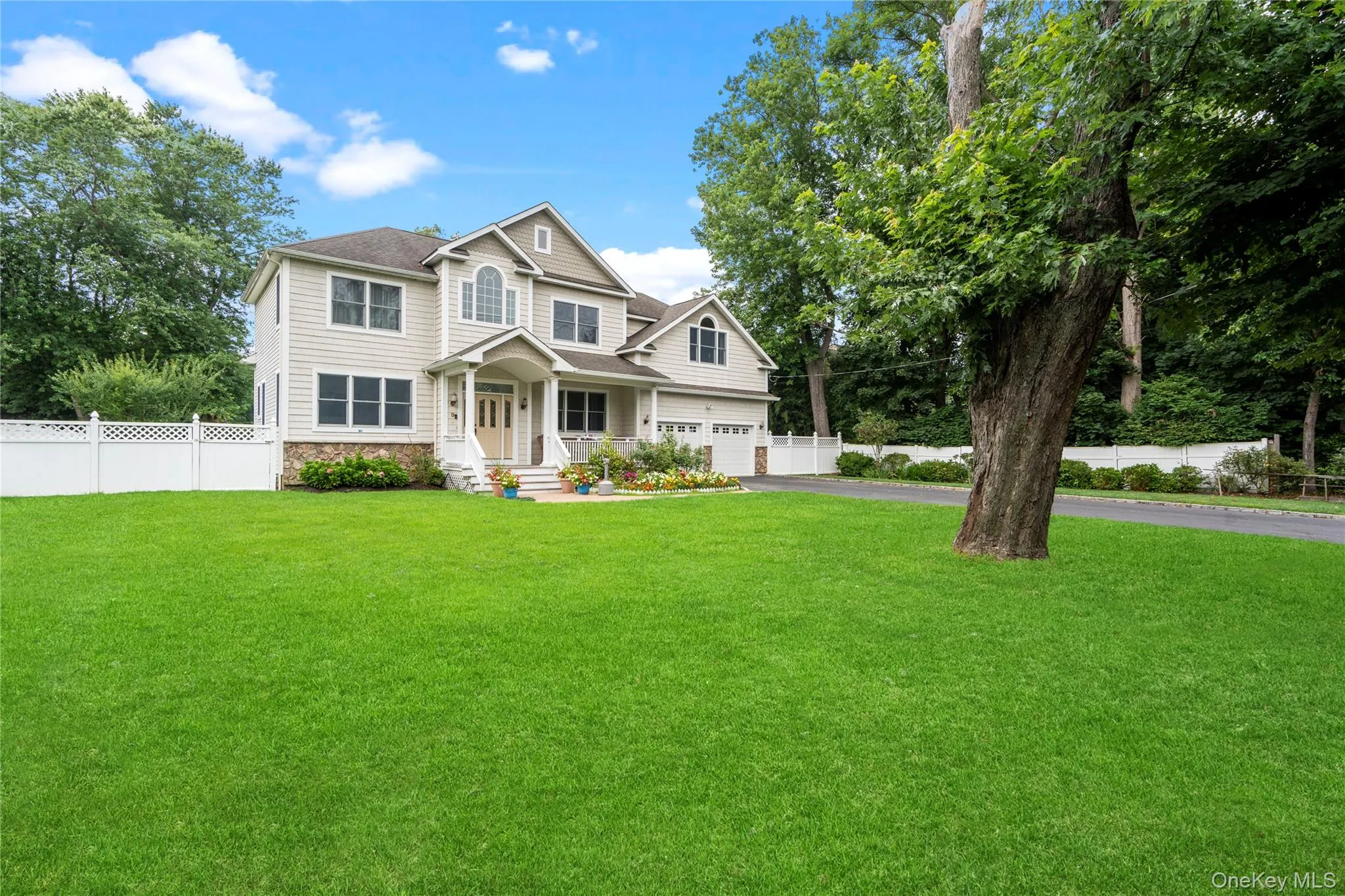 90 Meadow Glen Road, Smithtown, NY, 4 Bedrooms Bedrooms, 12 Rooms Rooms,3 BathroomsBathrooms,Residential,For Rent,Meadow Glen,0,1021060 90 Meadow Glen Road, Smithtown, NY, 4 Bedrooms Bedrooms, 12 Rooms Rooms,3 BathroomsBathrooms,Residential,For Rent,Meadow Glen,0,1021060