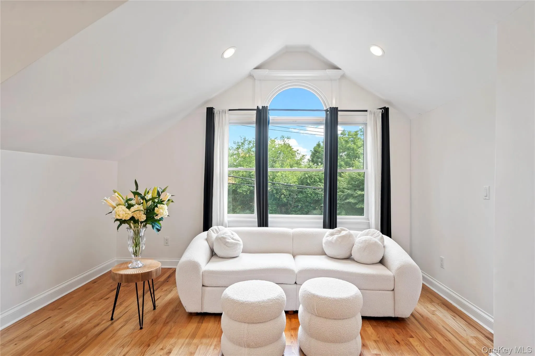 90 Meadow Glen Road, Smithtown, NY, 4 Bedrooms Bedrooms, 12 Rooms Rooms,3 BathroomsBathrooms,Residential,For Rent,Meadow Glen,0,1021060 90 Meadow Glen Road, Smithtown, NY, 4 Bedrooms Bedrooms, 12 Rooms Rooms,3 BathroomsBathrooms,Residential,For Rent,Meadow Glen,0,1021060