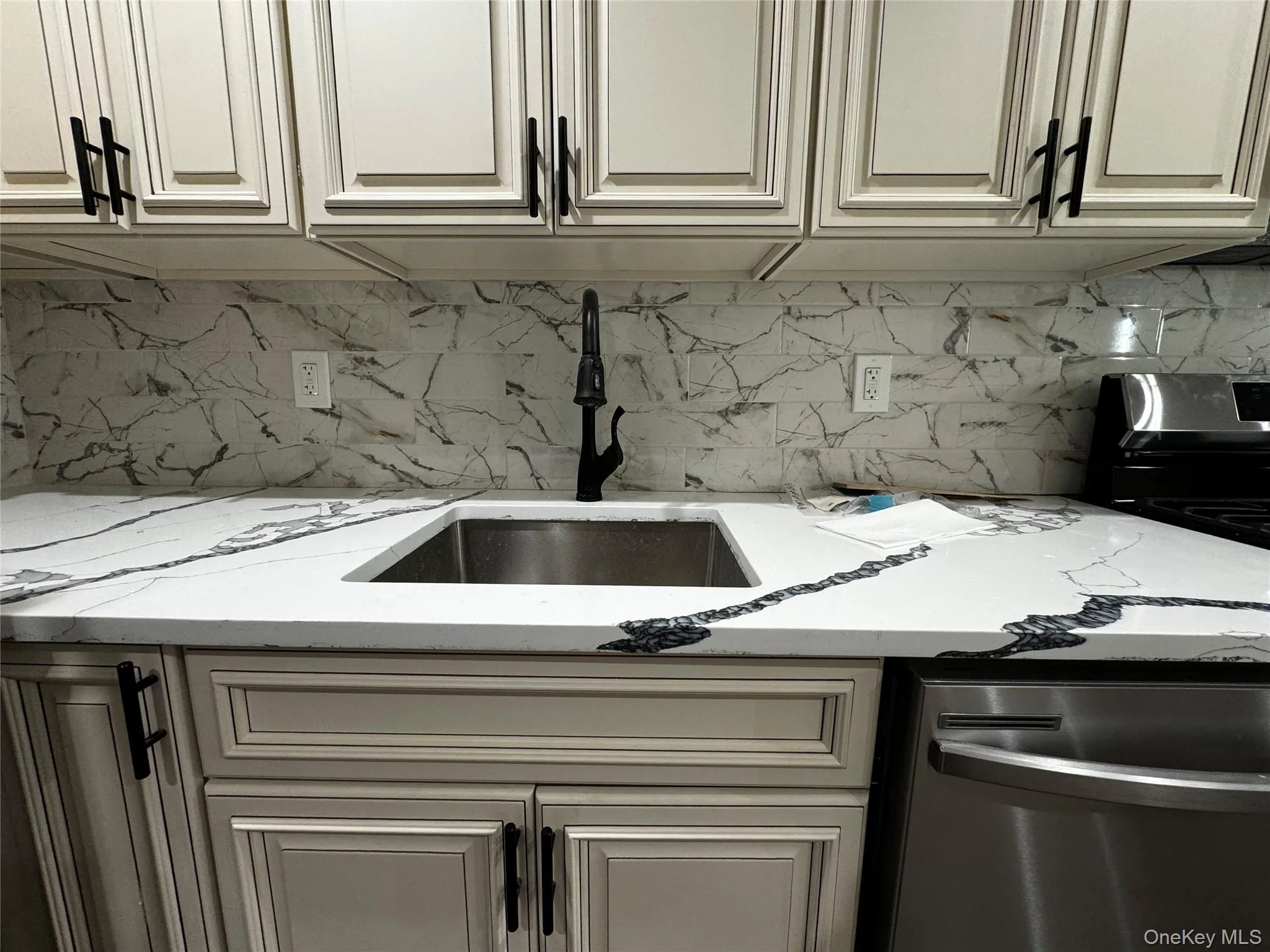 418 Beach 38th Street, New York, NY, 3 Bedrooms Bedrooms, 4 Rooms Rooms,2 BathroomsBathrooms,Residential Lease,For Rent,Beach 38th,0,1021061 418 Beach 38th Street, New York, NY, 3 Bedrooms Bedrooms, 4 Rooms Rooms,2 BathroomsBathrooms,Residential Lease,For Rent,Beach 38th,0,1021061