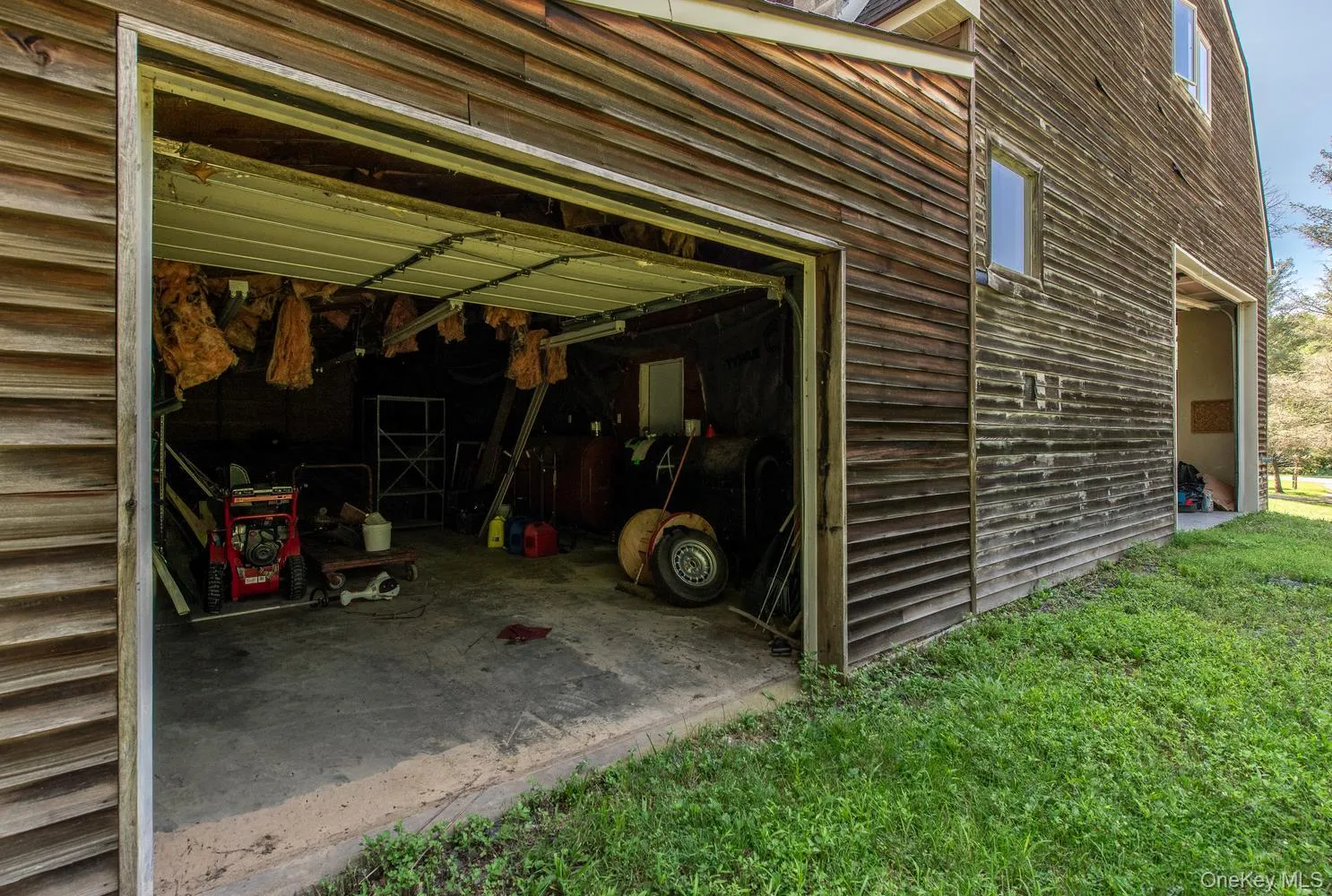Second garage fits 2 cars Second garage fits 2 cars