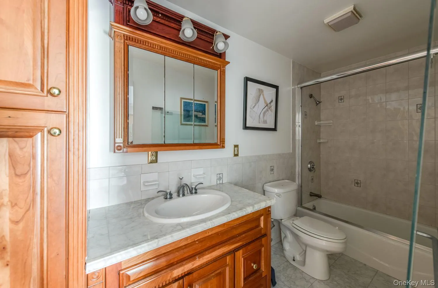 Full ensuite bath Full ensuite bath