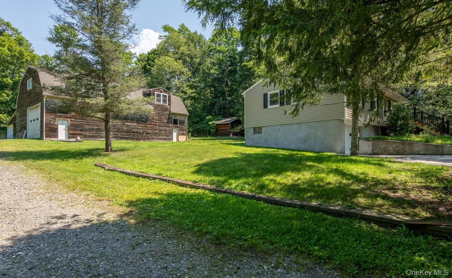 Huge 8+ car detached garage/barn, with 3 bedroom/2 bath,1900 sq.ft living space above Huge 8+ car detached garage/barn, with 3 bedroom/2 bath,1900 sq.ft living space above