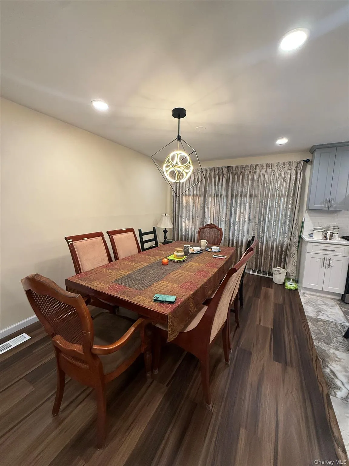 28 Peachtree Lane, Oyster Bay, NY, 3 Bedrooms Bedrooms, 9 Rooms Rooms,2 BathroomsBathrooms,Residential Lease,For Rent,Peachtree,0,1021083 28 Peachtree Lane, Oyster Bay, NY, 3 Bedrooms Bedrooms, 9 Rooms Rooms,2 BathroomsBathrooms,Residential Lease,For Rent,Peachtree,0,1021083
