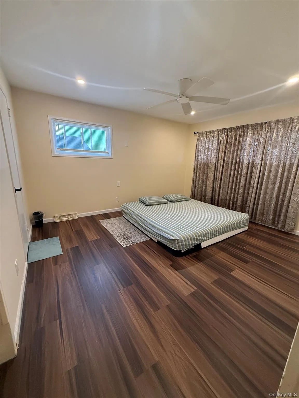 28 Peachtree Lane, Oyster Bay, NY, 3 Bedrooms Bedrooms, 9 Rooms Rooms,2 BathroomsBathrooms,Residential Lease,For Rent,Peachtree,0,1021083 28 Peachtree Lane, Oyster Bay, NY, 3 Bedrooms Bedrooms, 9 Rooms Rooms,2 BathroomsBathrooms,Residential Lease,For Rent,Peachtree,0,1021083