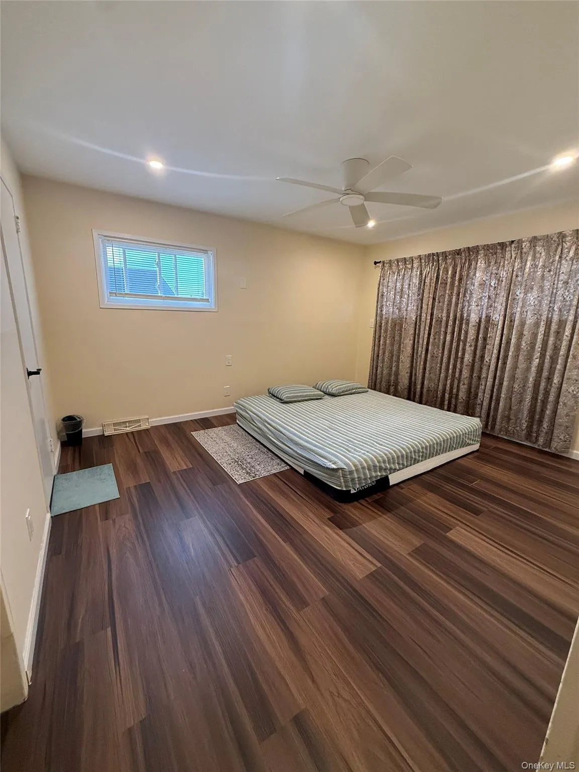 28 Peachtree Lane, Oyster Bay, NY, 3 Bedrooms Bedrooms, 9 Rooms Rooms,2 BathroomsBathrooms,Residential Lease,For Rent,Peachtree,0,1021083 28 Peachtree Lane, Oyster Bay, NY, 3 Bedrooms Bedrooms, 9 Rooms Rooms,2 BathroomsBathrooms,Residential Lease,For Rent,Peachtree,0,1021083