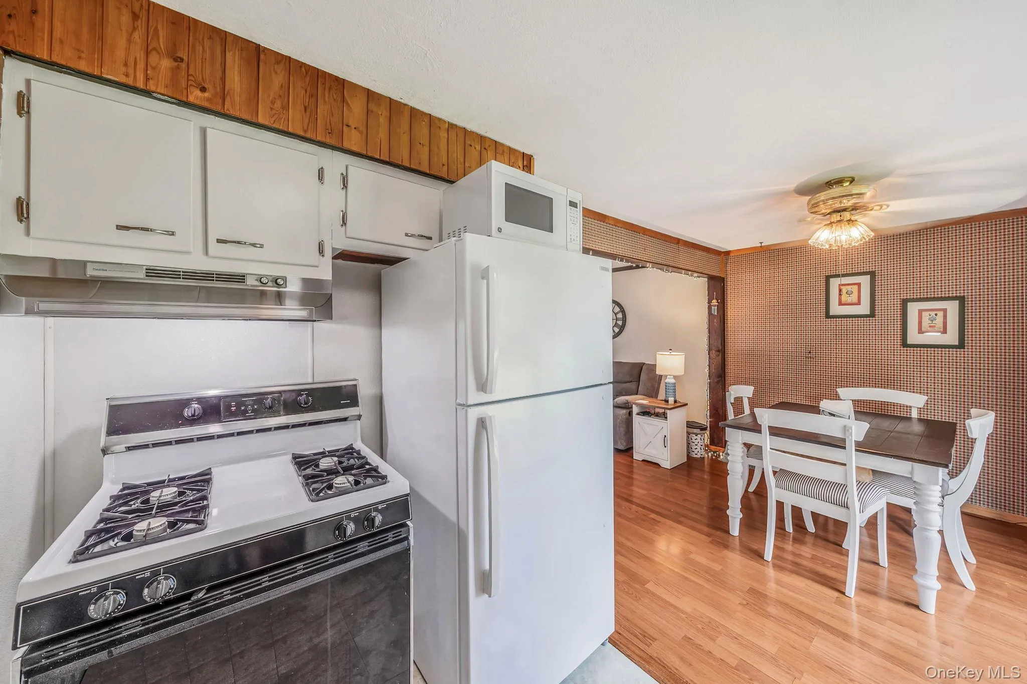 22 Jane Street, Brookhaven, NY, 3 Bedrooms Bedrooms, 7 Rooms Rooms,1 BathroomBathrooms,Residential,For Rent,Jane,0,1021089 22 Jane Street, Brookhaven, NY, 3 Bedrooms Bedrooms, 7 Rooms Rooms,1 BathroomBathrooms,Residential,For Rent,Jane,0,1021089