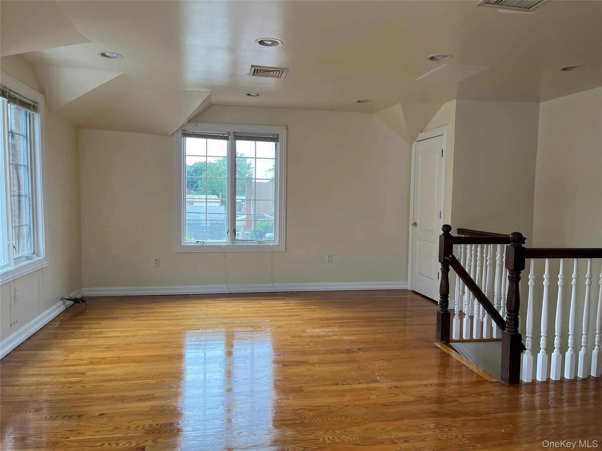 27-07 Murray Lane, New York, NY, 2 Bedrooms Bedrooms, 6 Rooms Rooms,1 BathroomBathrooms,Residential Lease,For Rent,Murray,0,1021104 27-07 Murray Lane, New York, NY, 2 Bedrooms Bedrooms, 6 Rooms Rooms,1 BathroomBathrooms,Residential Lease,For Rent,Murray,0,1021104
