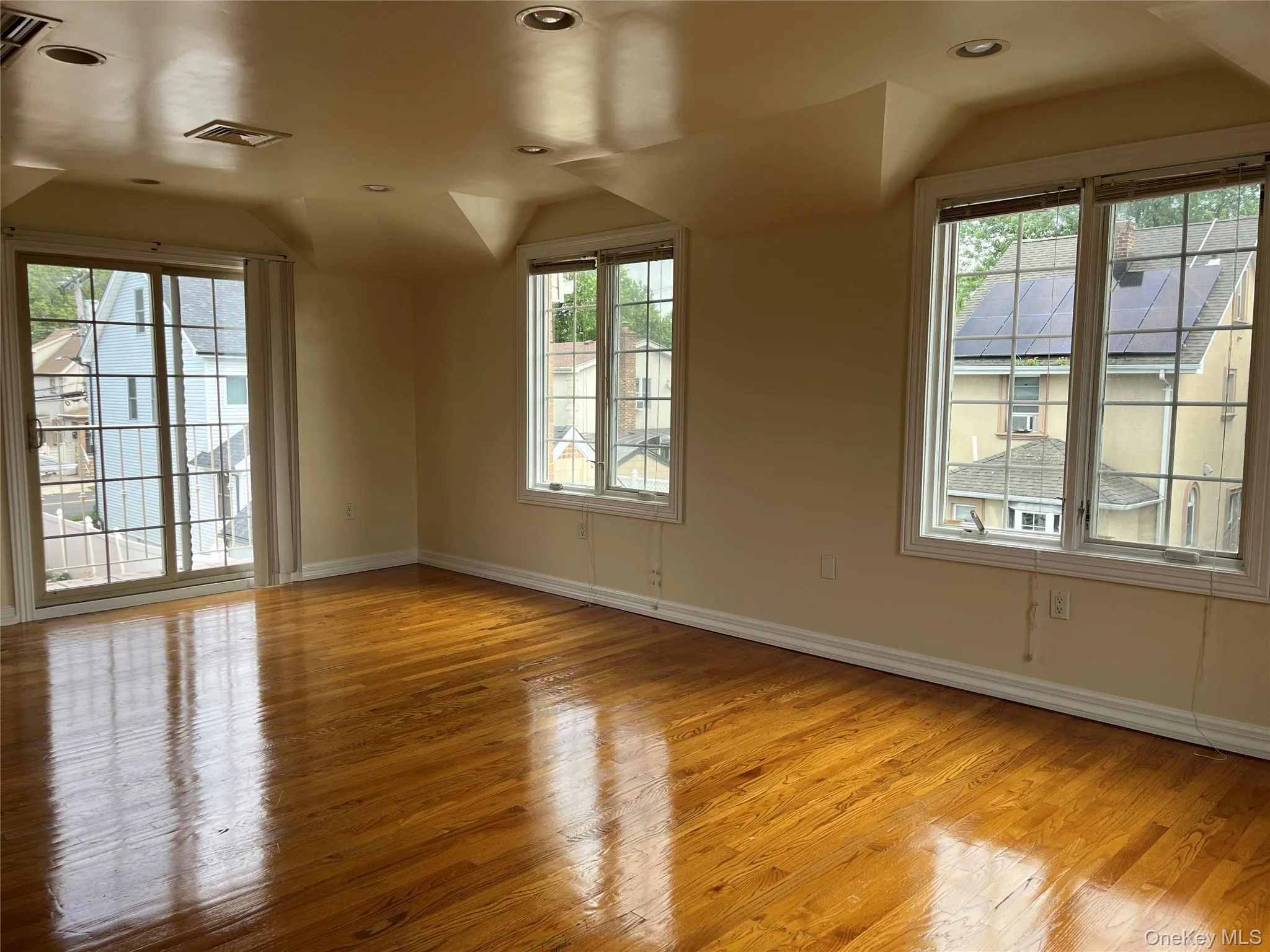 27-07 Murray Lane, New York, NY, 2 Bedrooms Bedrooms, 6 Rooms Rooms,1 BathroomBathrooms,Residential Lease,For Rent,Murray,0,1021104 27-07 Murray Lane, New York, NY, 2 Bedrooms Bedrooms, 6 Rooms Rooms,1 BathroomBathrooms,Residential Lease,For Rent,Murray,0,1021104