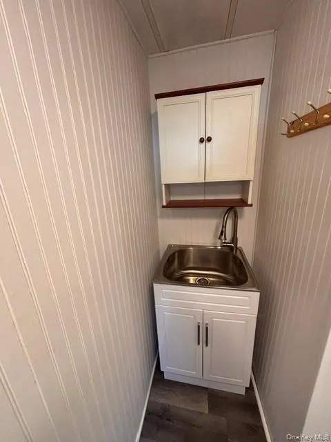 Utility sink Utility sink