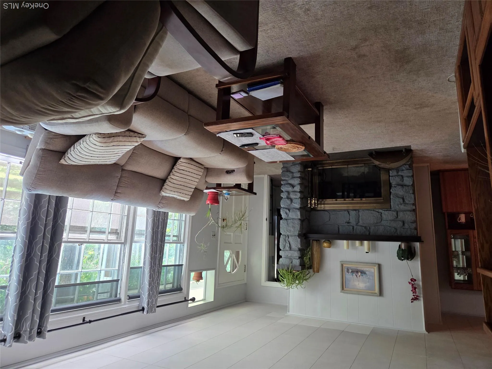 Living room with plenty windows . Living room with plenty windows .