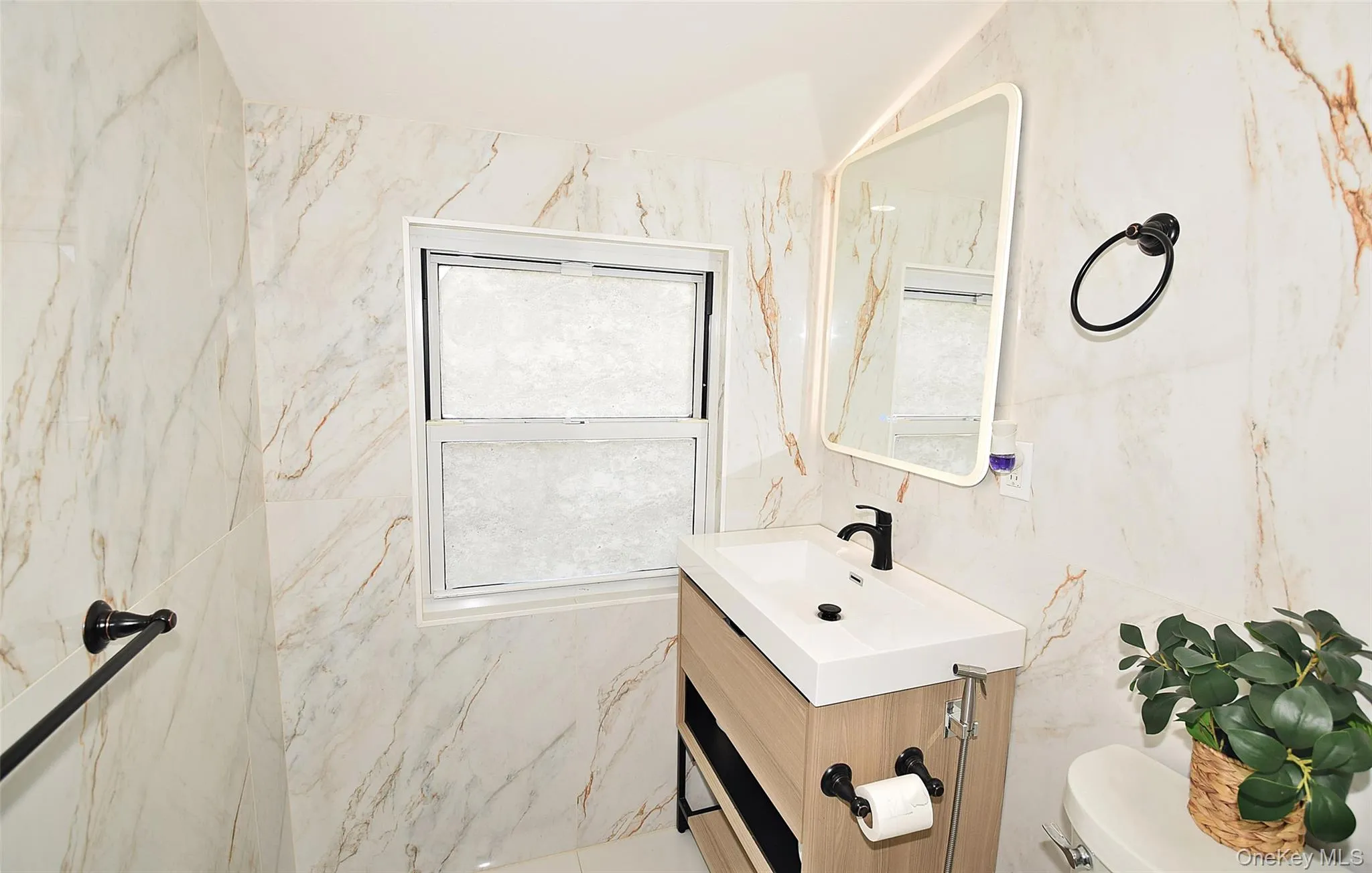 32 Cabot Lane, Hempstead, NY, 5 Bedrooms Bedrooms, 7 Rooms Rooms,2 BathroomsBathrooms,Residential,For Rent,Cabot,0,1021129 32 Cabot Lane, Hempstead, NY, 5 Bedrooms Bedrooms, 7 Rooms Rooms,2 BathroomsBathrooms,Residential,For Rent,Cabot,0,1021129