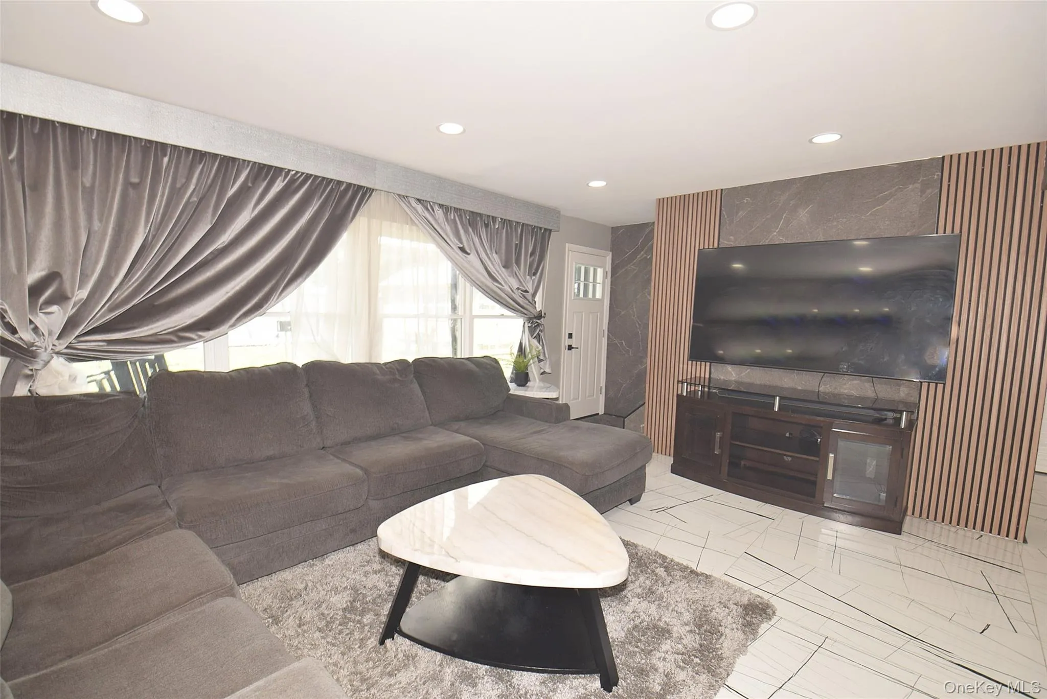 32 Cabot Lane, Hempstead, NY, 5 Bedrooms Bedrooms, 7 Rooms Rooms,2 BathroomsBathrooms,Residential,For Rent,Cabot,0,1021129 32 Cabot Lane, Hempstead, NY, 5 Bedrooms Bedrooms, 7 Rooms Rooms,2 BathroomsBathrooms,Residential,For Rent,Cabot,0,1021129