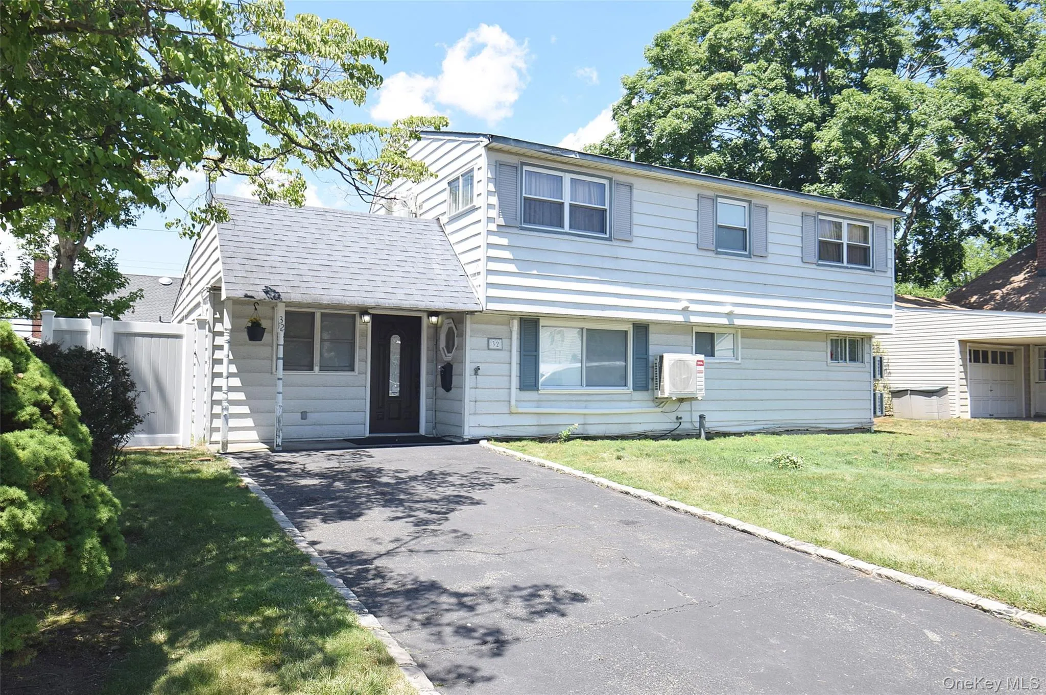 32 Cabot Lane, Hempstead, NY, 5 Bedrooms Bedrooms, 7 Rooms Rooms,2 BathroomsBathrooms,Residential,For Rent,Cabot,0,1021129 32 Cabot Lane, Hempstead, NY, 5 Bedrooms Bedrooms, 7 Rooms Rooms,2 BathroomsBathrooms,Residential,For Rent,Cabot,0,1021129