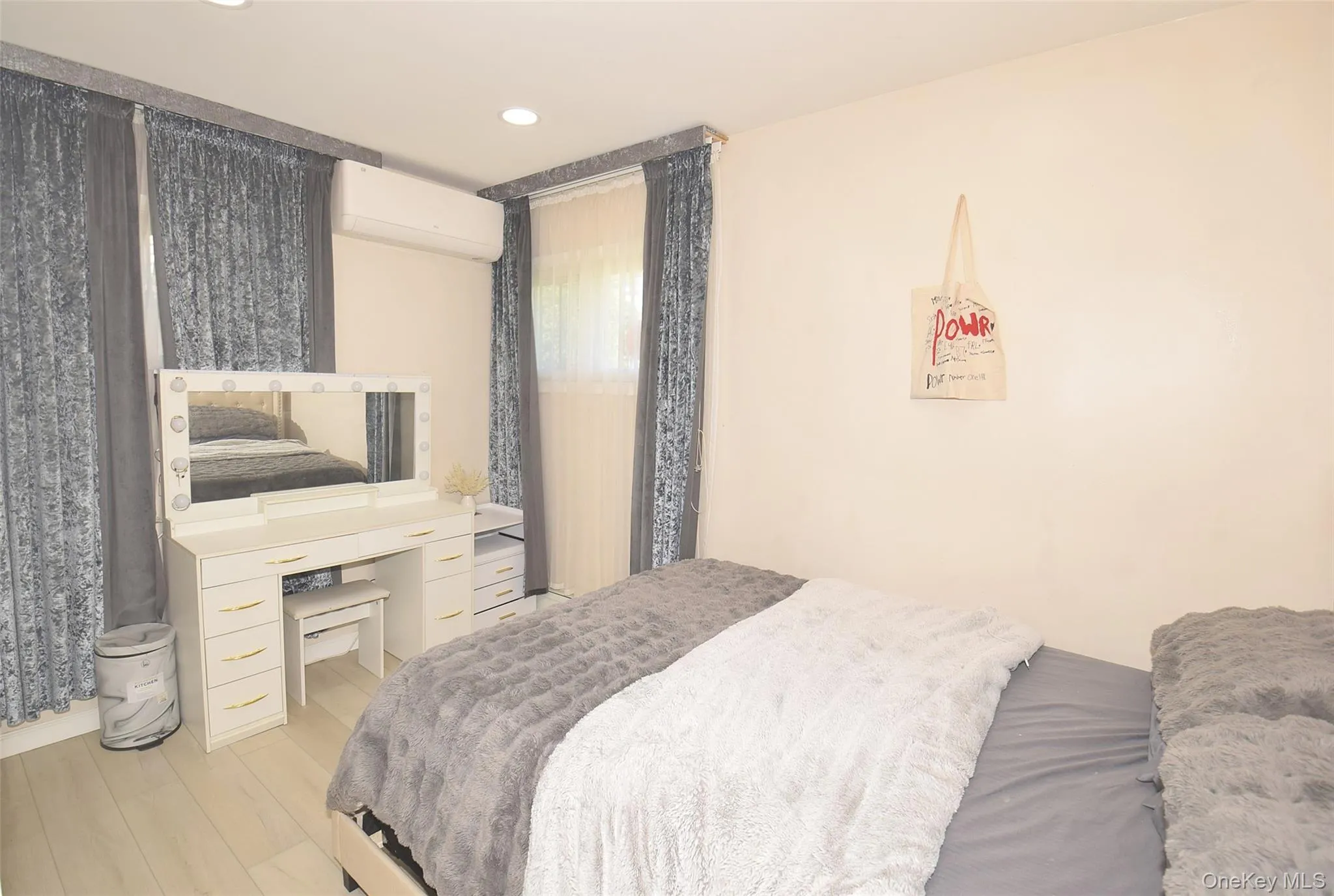 32 Cabot Lane, Hempstead, NY, 5 Bedrooms Bedrooms, 7 Rooms Rooms,2 BathroomsBathrooms,Residential,For Rent,Cabot,0,1021129 32 Cabot Lane, Hempstead, NY, 5 Bedrooms Bedrooms, 7 Rooms Rooms,2 BathroomsBathrooms,Residential,For Rent,Cabot,0,1021129