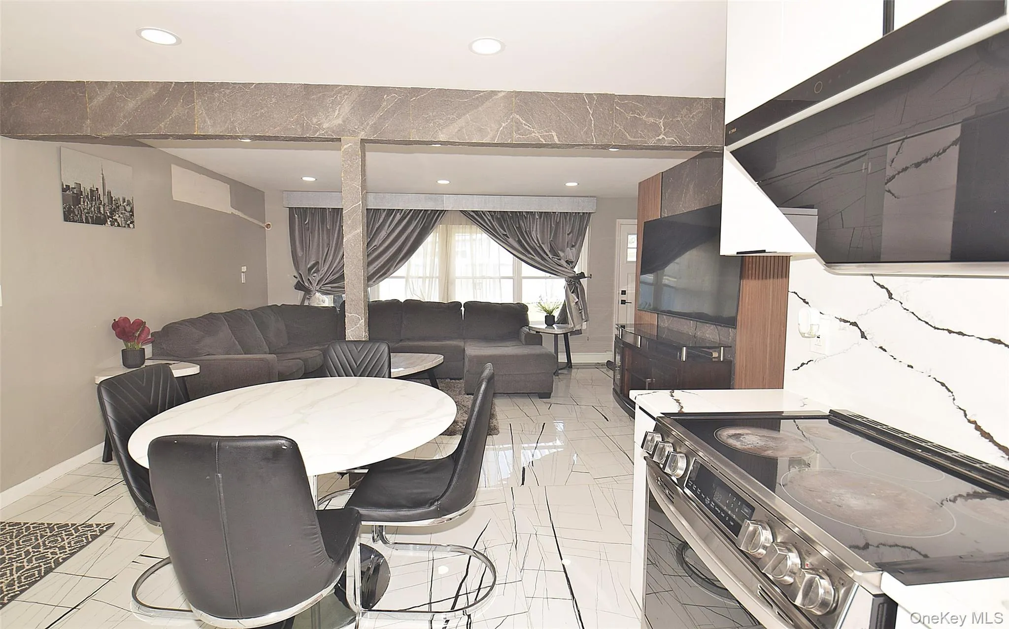 32 Cabot Lane, Hempstead, NY, 5 Bedrooms Bedrooms, 7 Rooms Rooms,2 BathroomsBathrooms,Residential,For Rent,Cabot,0,1021129 32 Cabot Lane, Hempstead, NY, 5 Bedrooms Bedrooms, 7 Rooms Rooms,2 BathroomsBathrooms,Residential,For Rent,Cabot,0,1021129