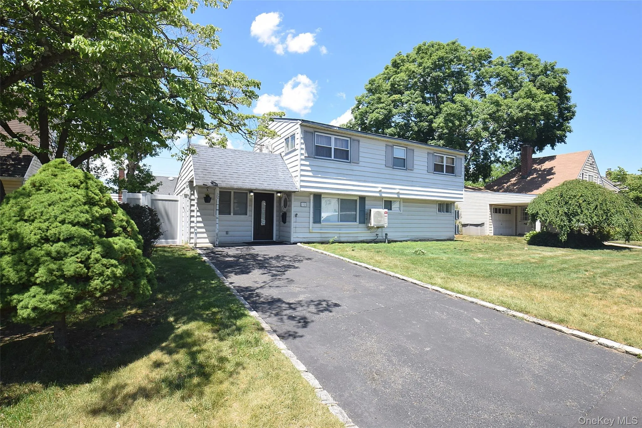 32 Cabot Lane, Hempstead, NY, 5 Bedrooms Bedrooms, 7 Rooms Rooms,2 BathroomsBathrooms,Residential,For Rent,Cabot,0,1021129 32 Cabot Lane, Hempstead, NY, 5 Bedrooms Bedrooms, 7 Rooms Rooms,2 BathroomsBathrooms,Residential,For Rent,Cabot,0,1021129