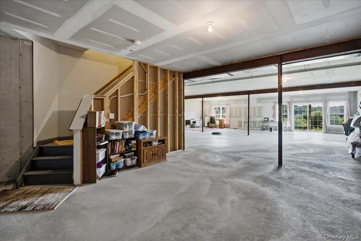 Full, walk out, semi finished, high ceiling, potential to create additional living space, utilities, sgd to stone patio Full, walk out, semi finished, high ceiling, potential to create additional living space, utilities, sgd to stone patio