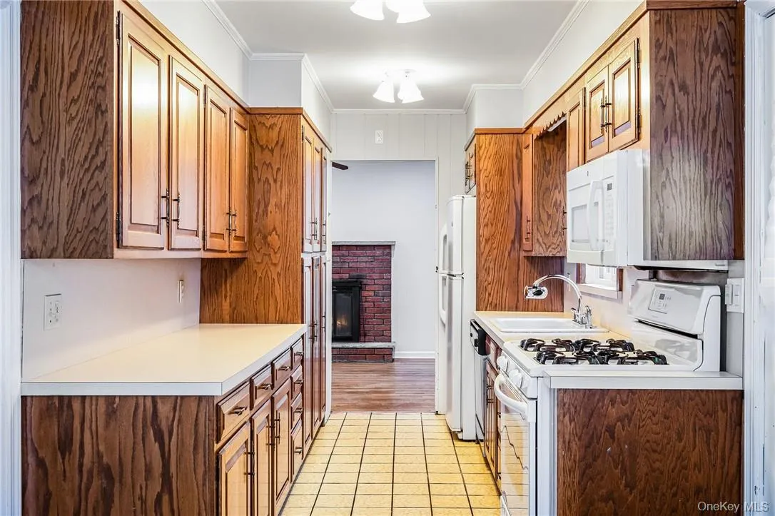 11 Hillside Place, Rye City, NY, 3 Bedrooms Bedrooms, 7 Rooms Rooms,2 BathroomsBathrooms,Residential Lease,For Rent,Hillside,0,1021140 11 Hillside Place, Rye City, NY, 3 Bedrooms Bedrooms, 7 Rooms Rooms,2 BathroomsBathrooms,Residential Lease,For Rent,Hillside,0,1021140
