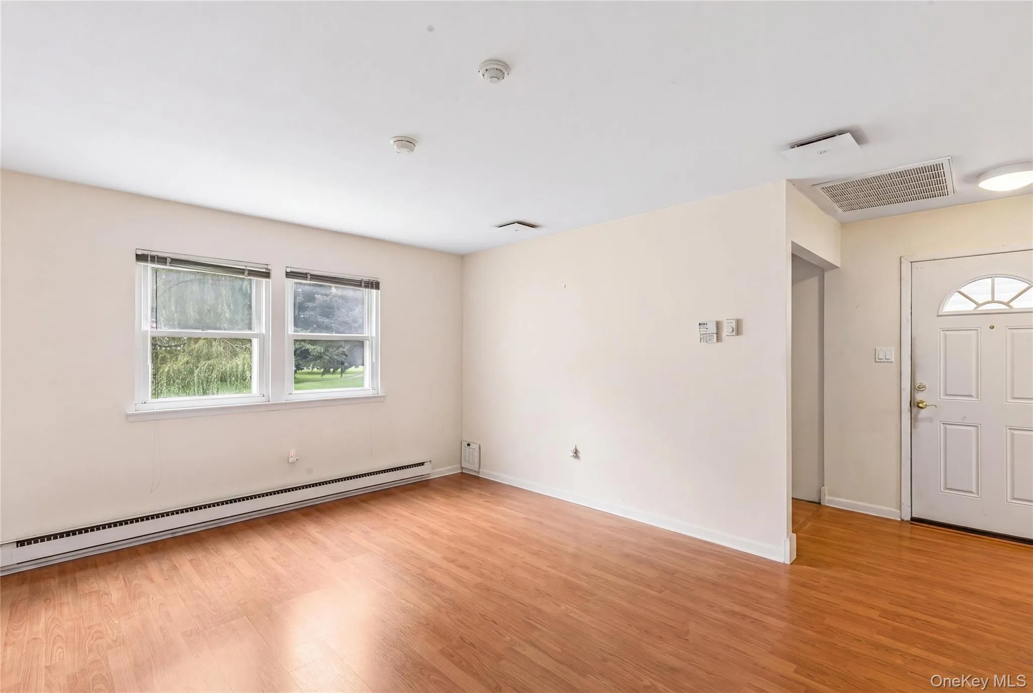 15 Forge Lane, Brookhaven, NY, 1 Bedroom Bedrooms, 4 Rooms Rooms,1 BathroomBathrooms,Residential,For Rent,Forge,0,1021143 15 Forge Lane, Brookhaven, NY, 1 Bedroom Bedrooms, 4 Rooms Rooms,1 BathroomBathrooms,Residential,For Rent,Forge,0,1021143