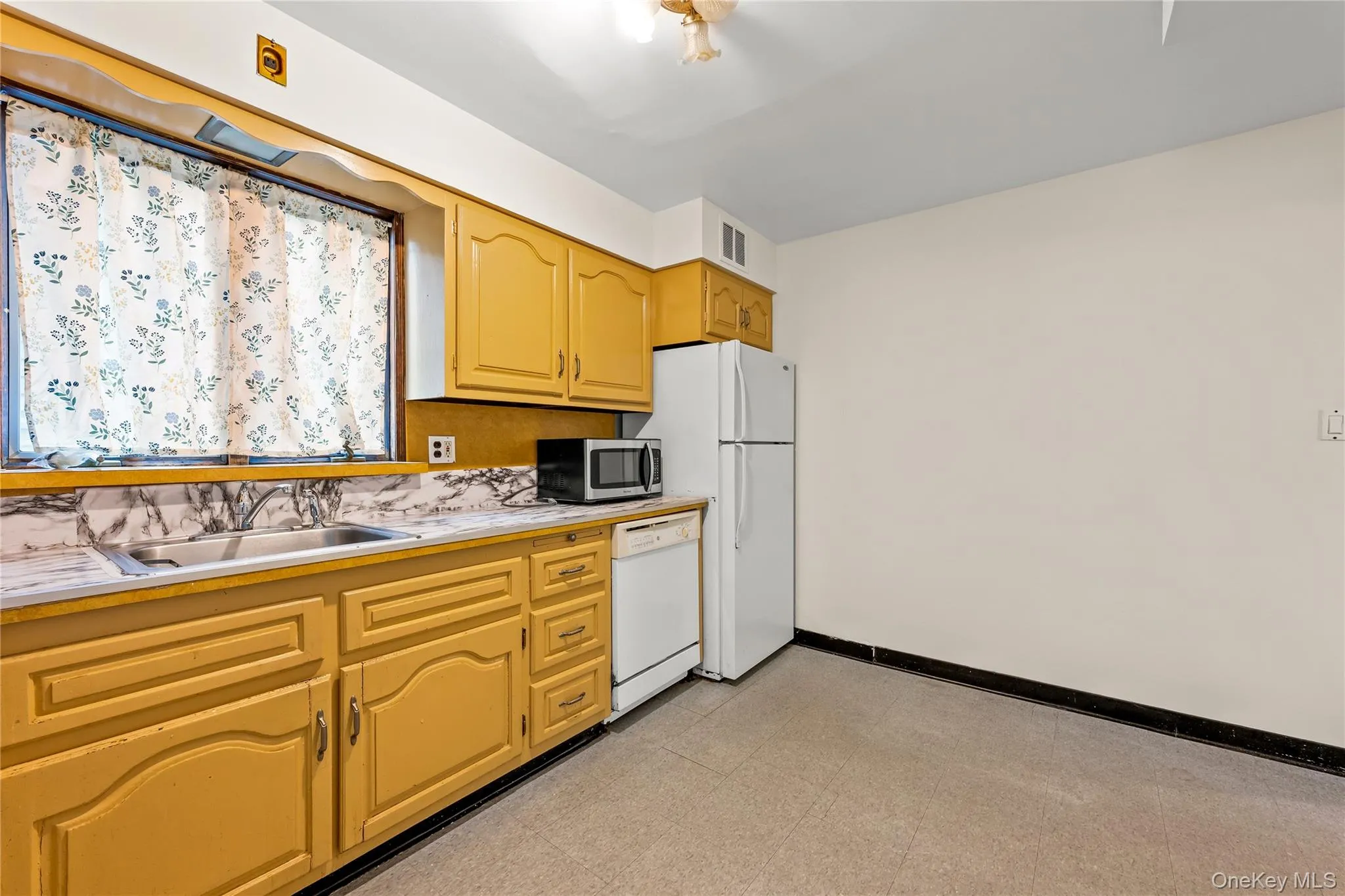 63 Bar Beach Road, North Hempstead, NY, 4 Bedrooms Bedrooms, 7 Rooms Rooms,2 BathroomsBathrooms,Residential,For Rent,Bar Beach,0,1021148 63 Bar Beach Road, North Hempstead, NY, 4 Bedrooms Bedrooms, 7 Rooms Rooms,2 BathroomsBathrooms,Residential,For Rent,Bar Beach,0,1021148