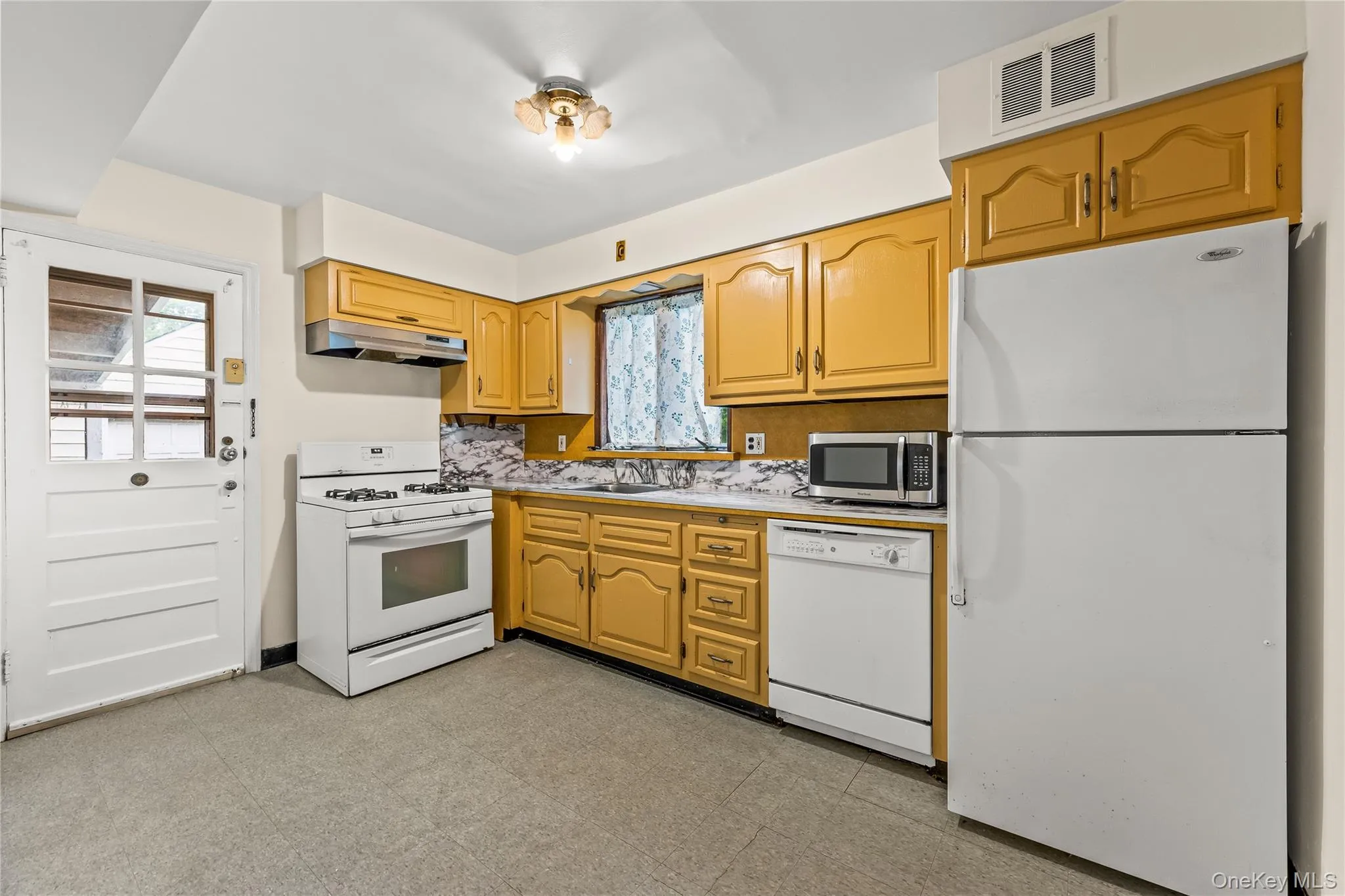 63 Bar Beach Road, North Hempstead, NY, 4 Bedrooms Bedrooms, 7 Rooms Rooms,2 BathroomsBathrooms,Residential,For Rent,Bar Beach,0,1021148 63 Bar Beach Road, North Hempstead, NY, 4 Bedrooms Bedrooms, 7 Rooms Rooms,2 BathroomsBathrooms,Residential,For Rent,Bar Beach,0,1021148
