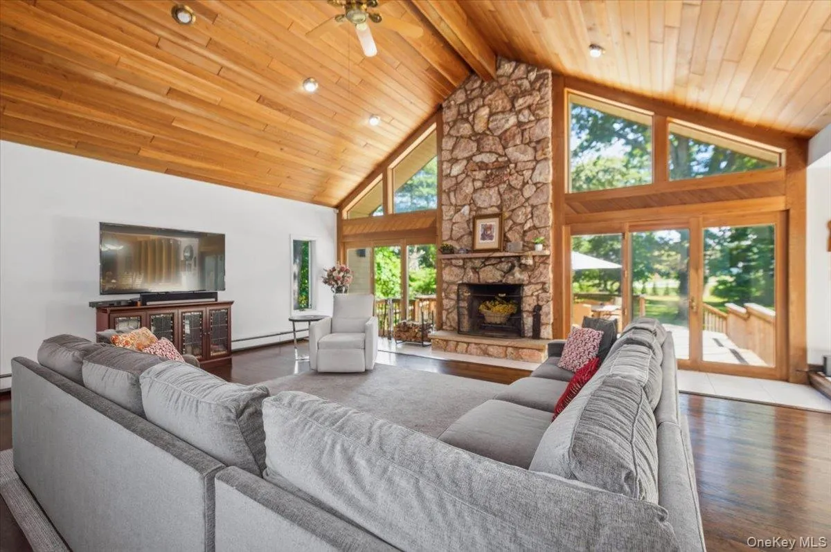 33 Meadow Farm Road, Islip, NY, 6 Bedrooms Bedrooms, 12 Rooms Rooms,4 BathroomsBathrooms,Residential,For Rent,Meadow Farm,0,1021152 33 Meadow Farm Road, Islip, NY, 6 Bedrooms Bedrooms, 12 Rooms Rooms,4 BathroomsBathrooms,Residential,For Rent,Meadow Farm,0,1021152