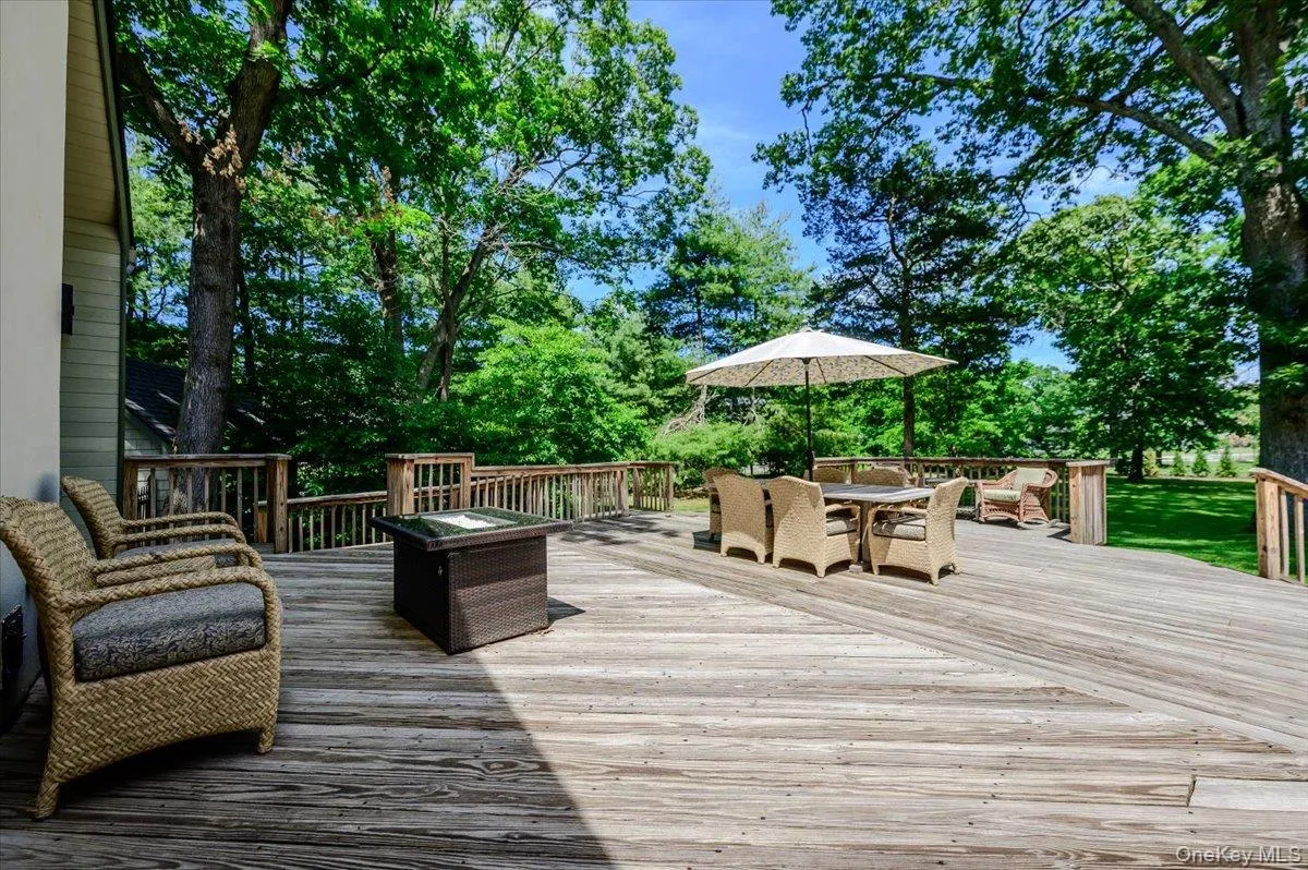 33 Meadow Farm Road, Islip, NY, 6 Bedrooms Bedrooms, 12 Rooms Rooms,4 BathroomsBathrooms,Residential,For Rent,Meadow Farm,0,1021152 33 Meadow Farm Road, Islip, NY, 6 Bedrooms Bedrooms, 12 Rooms Rooms,4 BathroomsBathrooms,Residential,For Rent,Meadow Farm,0,1021152