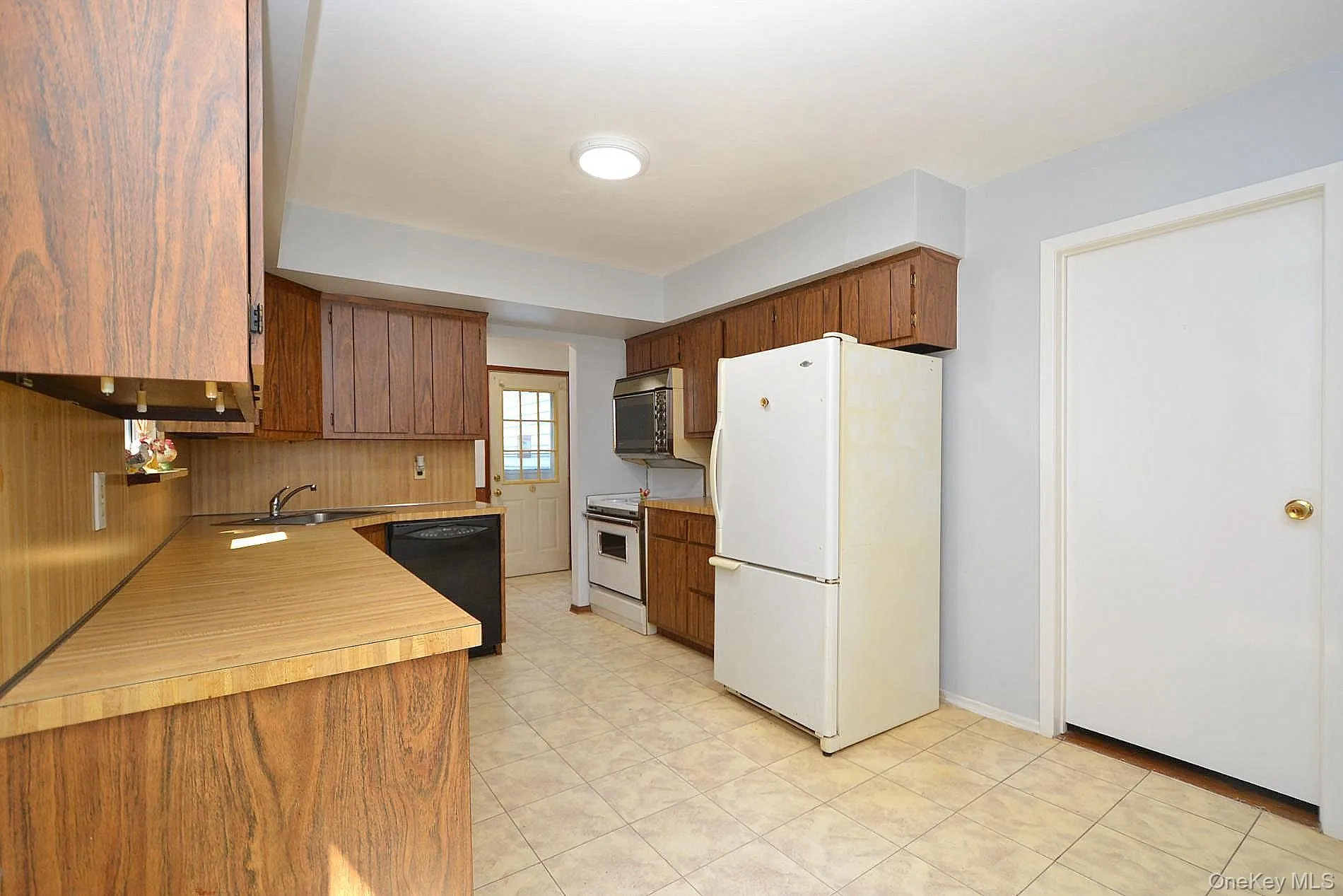 39 Sheryl Crescent, Smithtown, NY, 5 Bedrooms Bedrooms, 8 Rooms Rooms,3 BathroomsBathrooms,Residential,For Rent,Sheryl,0,1021153 39 Sheryl Crescent, Smithtown, NY, 5 Bedrooms Bedrooms, 8 Rooms Rooms,3 BathroomsBathrooms,Residential,For Rent,Sheryl,0,1021153