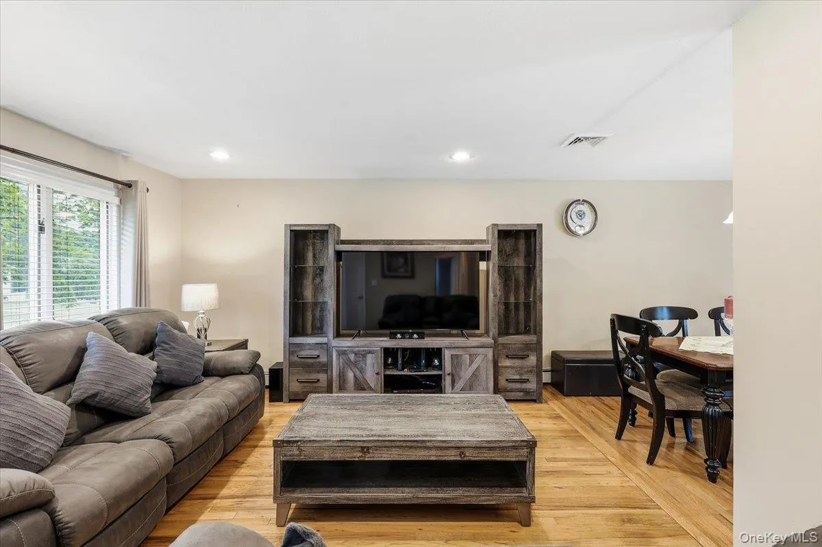 105 Greenhaven Drive, Brookhaven, NY, 3 Bedrooms Bedrooms, 10 Rooms Rooms,2 BathroomsBathrooms,Residential,For Rent,Greenhaven,0,1021156 105 Greenhaven Drive, Brookhaven, NY, 3 Bedrooms Bedrooms, 10 Rooms Rooms,2 BathroomsBathrooms,Residential,For Rent,Greenhaven,0,1021156