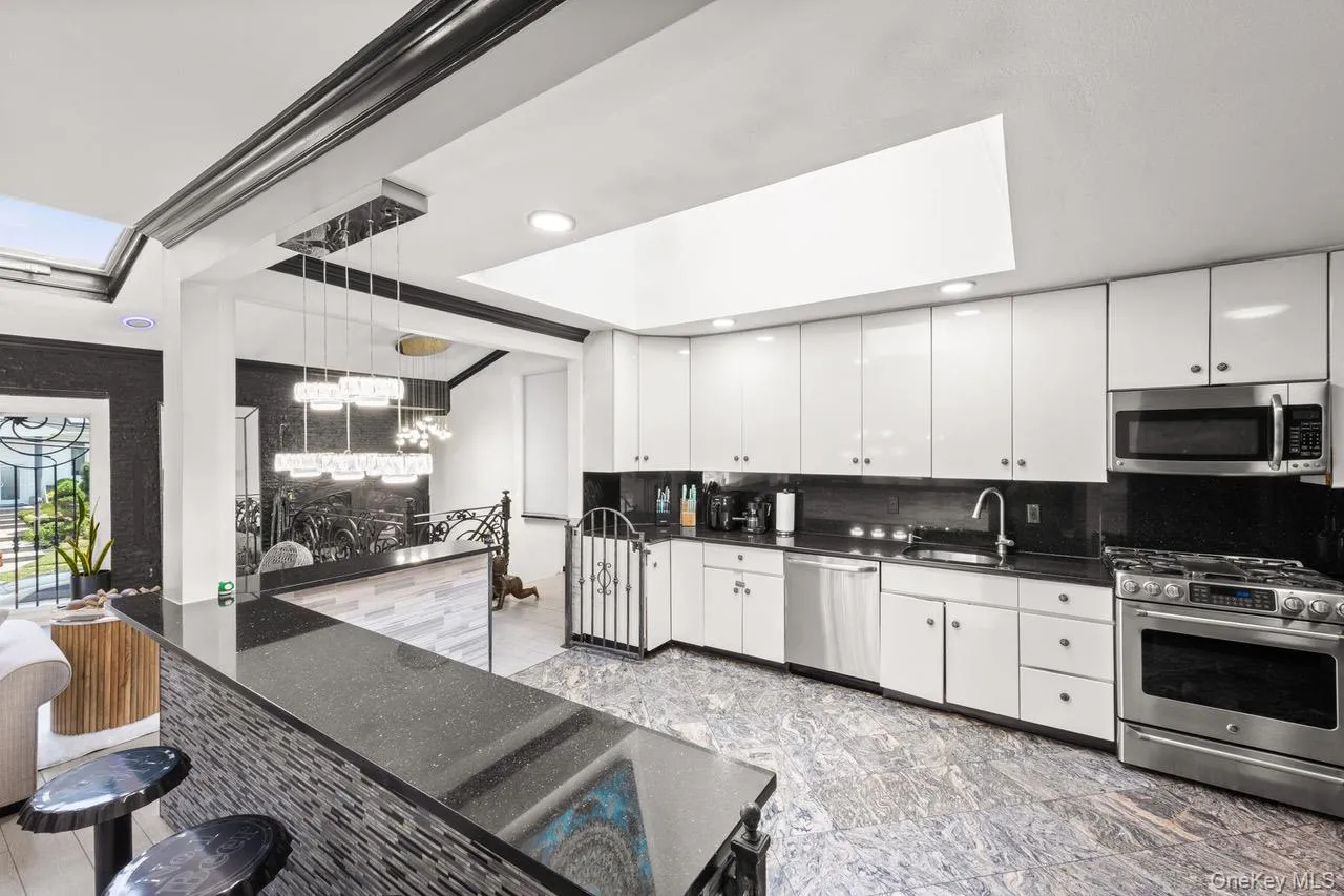 2696 Clubhouse Road, Hempstead, NY, 4 Bedrooms Bedrooms, 8 Rooms Rooms,3 BathroomsBathrooms,Residential,For Rent,Clubhouse,0,1021167 2696 Clubhouse Road, Hempstead, NY, 4 Bedrooms Bedrooms, 8 Rooms Rooms,3 BathroomsBathrooms,Residential,For Rent,Clubhouse,0,1021167