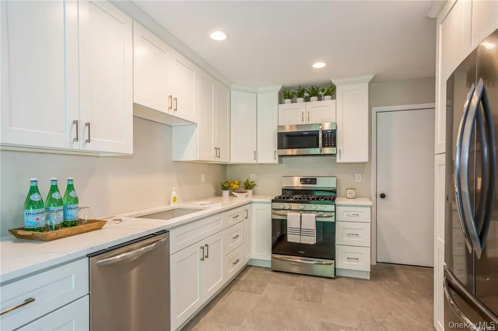 Kitchen with Stainless Steel Appliances Kitchen with Stainless Steel Appliances