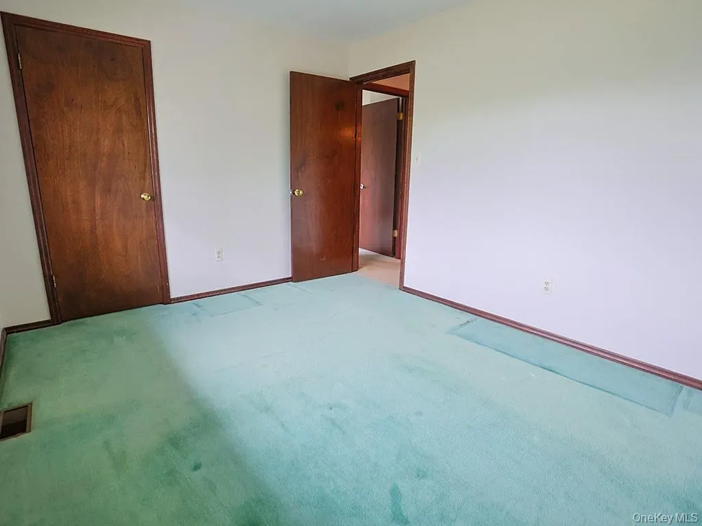25 Georges Road, Middletown, NY, 4 Bedrooms Bedrooms, 11 Rooms Rooms,2 BathroomsBathrooms,Residential,For Rent,Georges,0,1021180 25 Georges Road, Middletown, NY, 4 Bedrooms Bedrooms, 11 Rooms Rooms,2 BathroomsBathrooms,Residential,For Rent,Georges,0,1021180