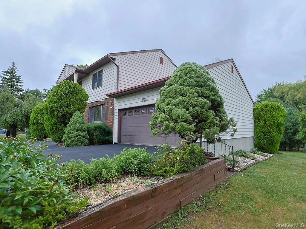 25 Georges Road, Middletown, NY, 4 Bedrooms Bedrooms, 11 Rooms Rooms,2 BathroomsBathrooms,Residential,For Rent,Georges,0,1021180 25 Georges Road, Middletown, NY, 4 Bedrooms Bedrooms, 11 Rooms Rooms,2 BathroomsBathrooms,Residential,For Rent,Georges,0,1021180