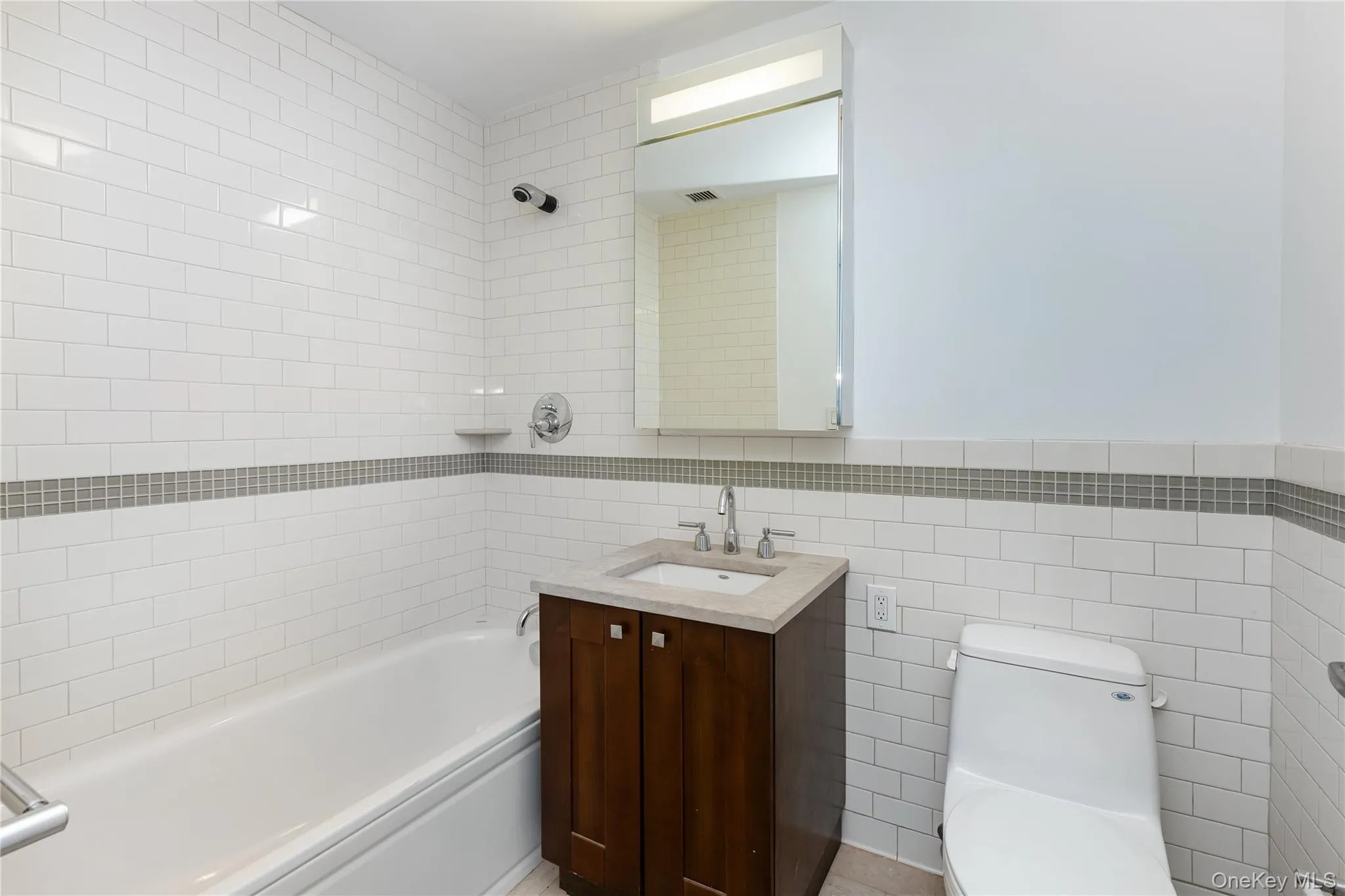 640 237th Street, New York, NY, 3 Bedrooms Bedrooms, 6 Rooms Rooms,3 BathroomsBathrooms,Residential,For Rent,237th,0,1021181 640 237th Street, New York, NY, 3 Bedrooms Bedrooms, 6 Rooms Rooms,3 BathroomsBathrooms,Residential,For Rent,237th,0,1021181