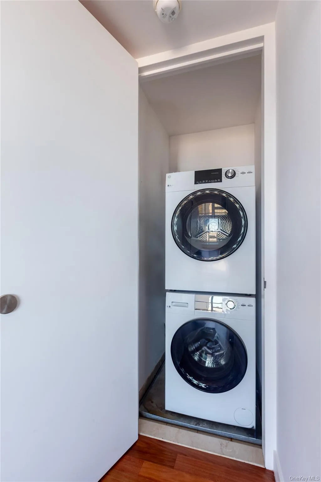640 237th Street, New York, NY, 3 Bedrooms Bedrooms, 6 Rooms Rooms,3 BathroomsBathrooms,Residential,For Rent,237th,0,1021181 640 237th Street, New York, NY, 3 Bedrooms Bedrooms, 6 Rooms Rooms,3 BathroomsBathrooms,Residential,For Rent,237th,0,1021181