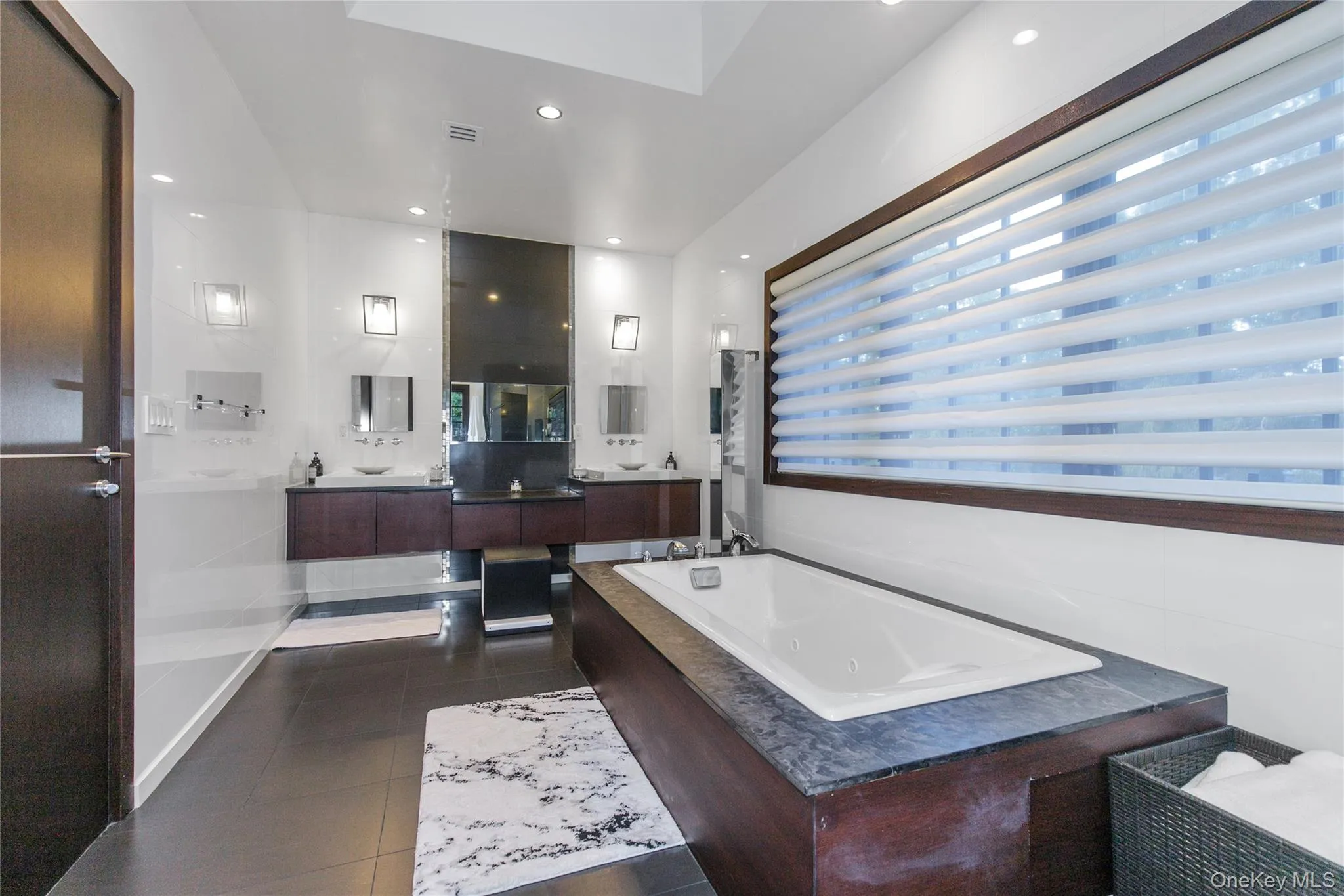 5 Farmwoods Lane, Oyster Bay, NY, 6 Bedrooms Bedrooms, 12 Rooms Rooms,7 BathroomsBathrooms,Residential,For Rent,Farmwoods,0,1021182 5 Farmwoods Lane, Oyster Bay, NY, 6 Bedrooms Bedrooms, 12 Rooms Rooms,7 BathroomsBathrooms,Residential,For Rent,Farmwoods,0,1021182