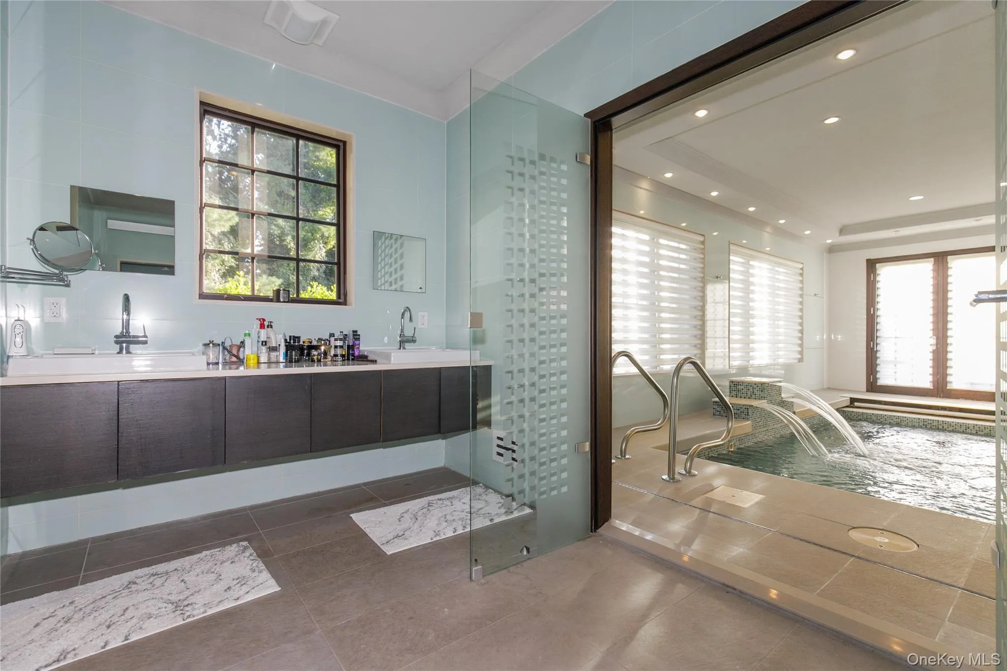 Full Bath in Spa Full Bath in Spa