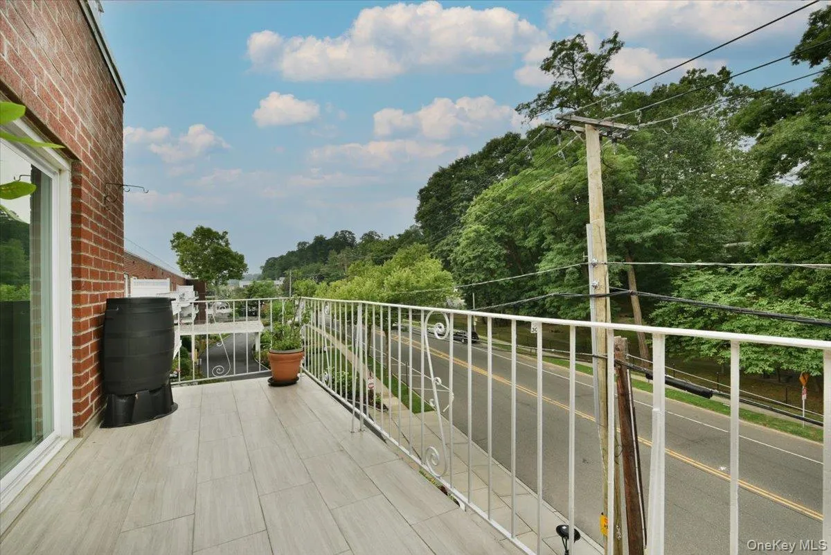 320 Shore Road, North Hempstead, NY, 2 Bedrooms Bedrooms, 5 Rooms Rooms,2 BathroomsBathrooms,Residential,For Rent,Shore,0,1021191 320 Shore Road, North Hempstead, NY, 2 Bedrooms Bedrooms, 5 Rooms Rooms,2 BathroomsBathrooms,Residential,For Rent,Shore,0,1021191