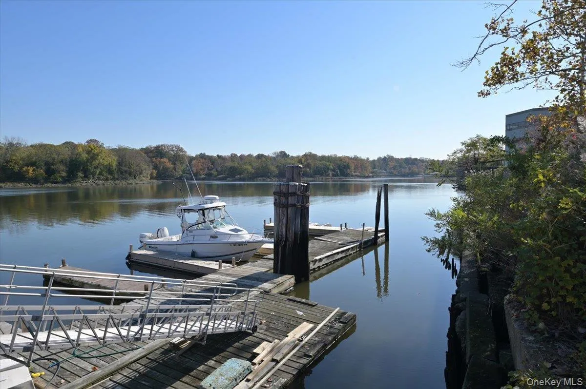 320 Shore Road, North Hempstead, NY, 2 Bedrooms Bedrooms, 5 Rooms Rooms,2 BathroomsBathrooms,Residential,For Rent,Shore,0,1021191 320 Shore Road, North Hempstead, NY, 2 Bedrooms Bedrooms, 5 Rooms Rooms,2 BathroomsBathrooms,Residential,For Rent,Shore,0,1021191