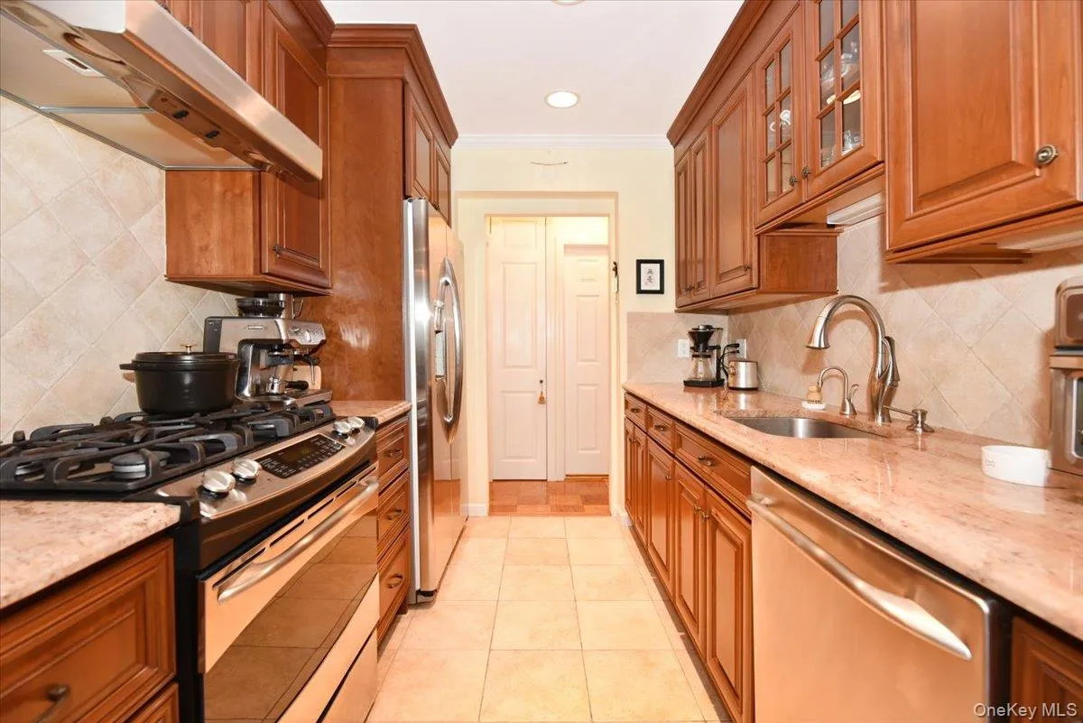 320 Shore Road, North Hempstead, NY, 2 Bedrooms Bedrooms, 5 Rooms Rooms,2 BathroomsBathrooms,Residential,For Rent,Shore,0,1021191 320 Shore Road, North Hempstead, NY, 2 Bedrooms Bedrooms, 5 Rooms Rooms,2 BathroomsBathrooms,Residential,For Rent,Shore,0,1021191