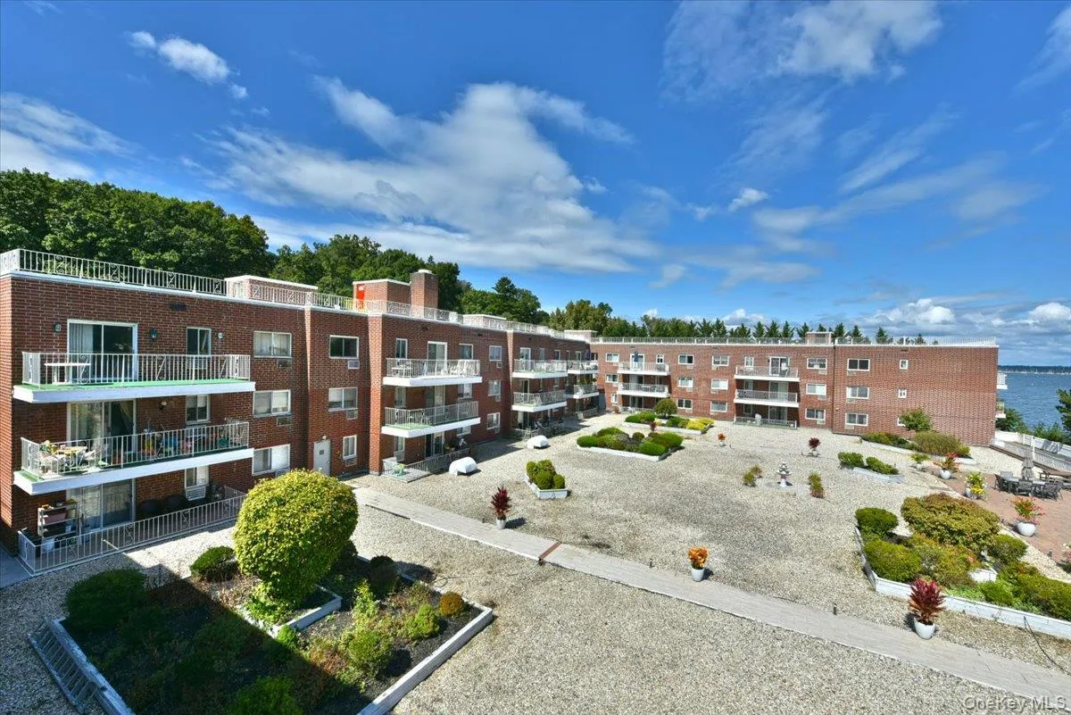 320 Shore Road, North Hempstead, NY, 2 Bedrooms Bedrooms, 5 Rooms Rooms,2 BathroomsBathrooms,Residential,For Rent,Shore,0,1021191 320 Shore Road, North Hempstead, NY, 2 Bedrooms Bedrooms, 5 Rooms Rooms,2 BathroomsBathrooms,Residential,For Rent,Shore,0,1021191