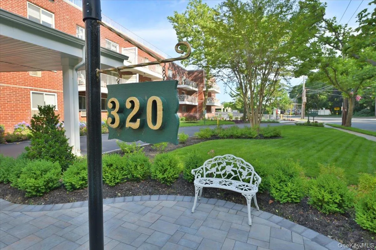 320 Shore Road, North Hempstead, NY, 2 Bedrooms Bedrooms, 5 Rooms Rooms,2 BathroomsBathrooms,Residential,For Rent,Shore,0,1021191 320 Shore Road, North Hempstead, NY, 2 Bedrooms Bedrooms, 5 Rooms Rooms,2 BathroomsBathrooms,Residential,For Rent,Shore,0,1021191