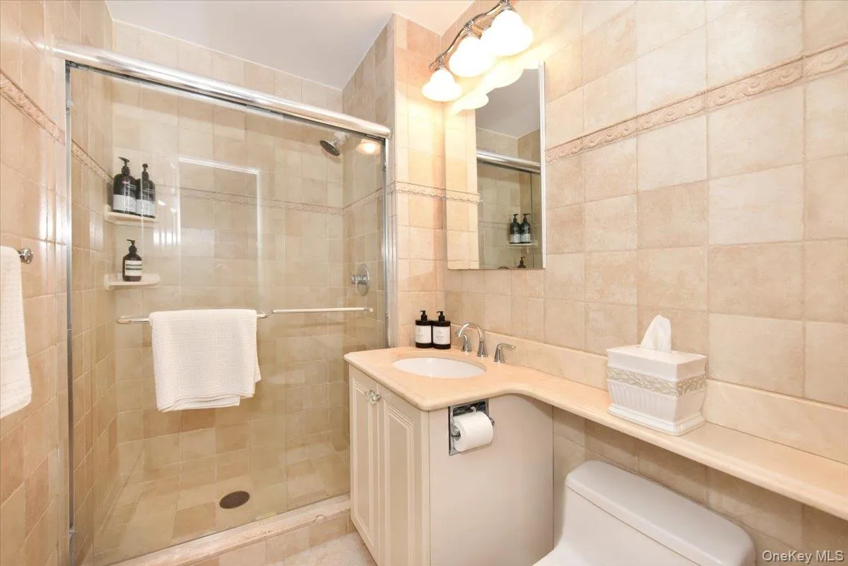 320 Shore Road, North Hempstead, NY, 2 Bedrooms Bedrooms, 5 Rooms Rooms,2 BathroomsBathrooms,Residential,For Rent,Shore,0,1021191 320 Shore Road, North Hempstead, NY, 2 Bedrooms Bedrooms, 5 Rooms Rooms,2 BathroomsBathrooms,Residential,For Rent,Shore,0,1021191