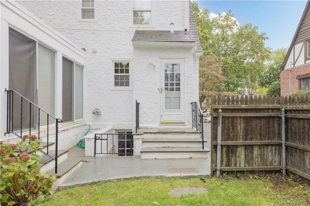 7 Carthage Lane, Scarsdale, NY, 4 Bedrooms Bedrooms, 8 Rooms Rooms,2 BathroomsBathrooms,Residential Lease,For Rent,Carthage,0,1021197 7 Carthage Lane, Scarsdale, NY, 4 Bedrooms Bedrooms, 8 Rooms Rooms,2 BathroomsBathrooms,Residential Lease,For Rent,Carthage,0,1021197