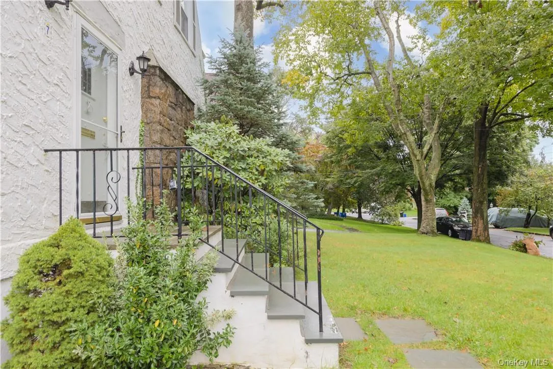 7 Carthage Lane, Scarsdale, NY, 4 Bedrooms Bedrooms, 8 Rooms Rooms,2 BathroomsBathrooms,Residential Lease,For Rent,Carthage,0,1021197 7 Carthage Lane, Scarsdale, NY, 4 Bedrooms Bedrooms, 8 Rooms Rooms,2 BathroomsBathrooms,Residential Lease,For Rent,Carthage,0,1021197