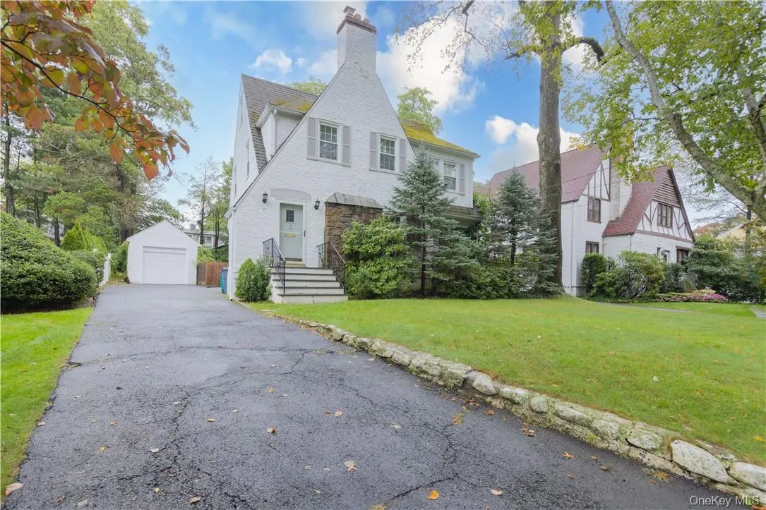 7 Carthage Lane, Scarsdale, NY, 4 Bedrooms Bedrooms, 8 Rooms Rooms,2 BathroomsBathrooms,Residential Lease,For Rent,Carthage,0,1021197 7 Carthage Lane, Scarsdale, NY, 4 Bedrooms Bedrooms, 8 Rooms Rooms,2 BathroomsBathrooms,Residential Lease,For Rent,Carthage,0,1021197